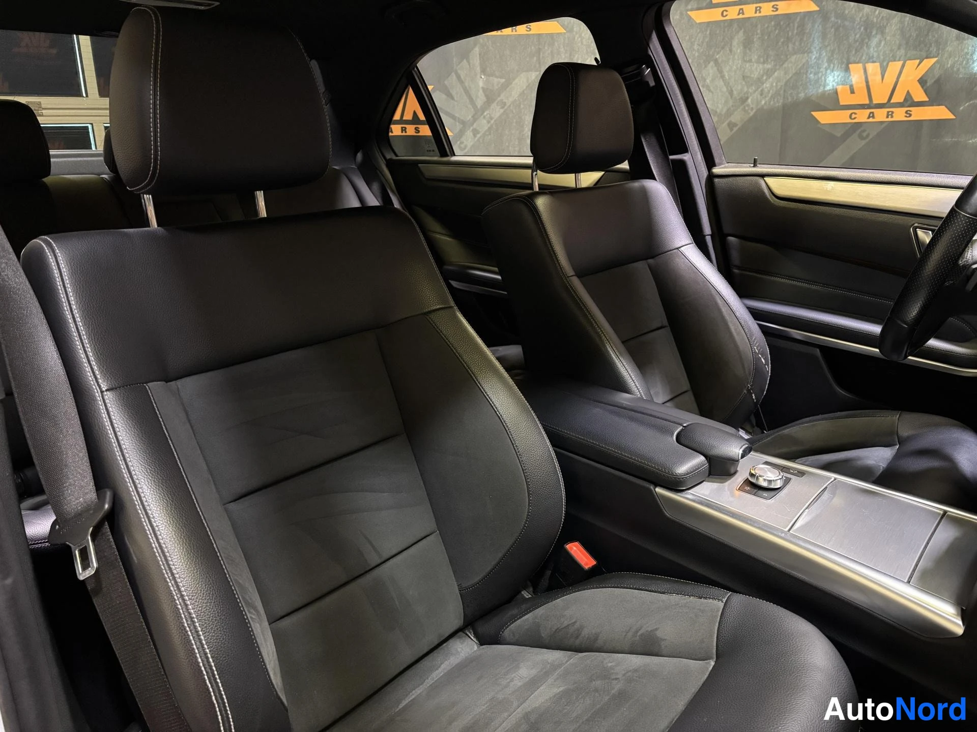 Silver Mercedes-Benz E 2014, front seats, photo 10