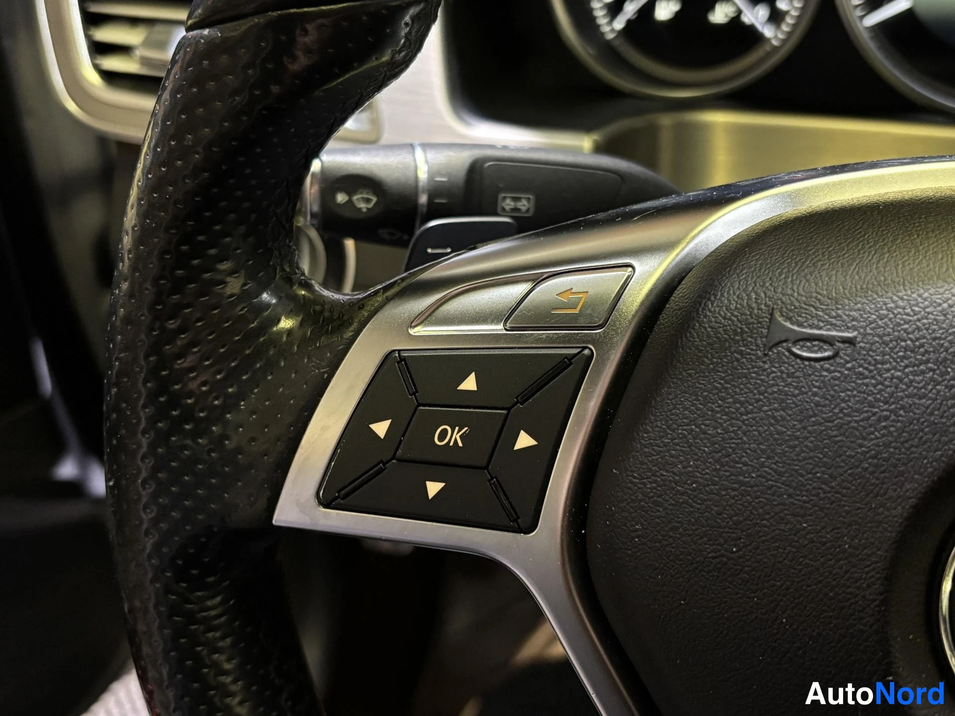Silver Mercedes-Benz E 2014, detail, photo 12