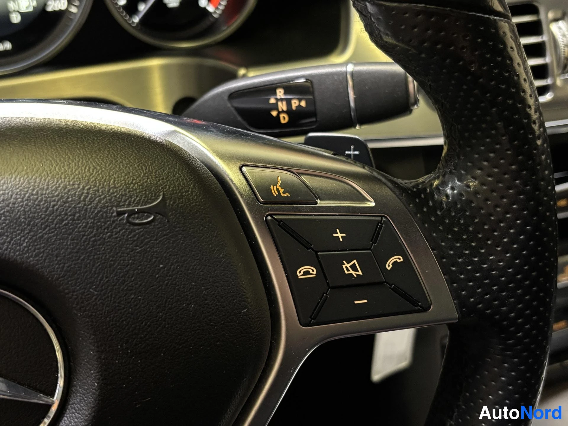 Silver Mercedes-Benz E 2014, detail, photo 13
