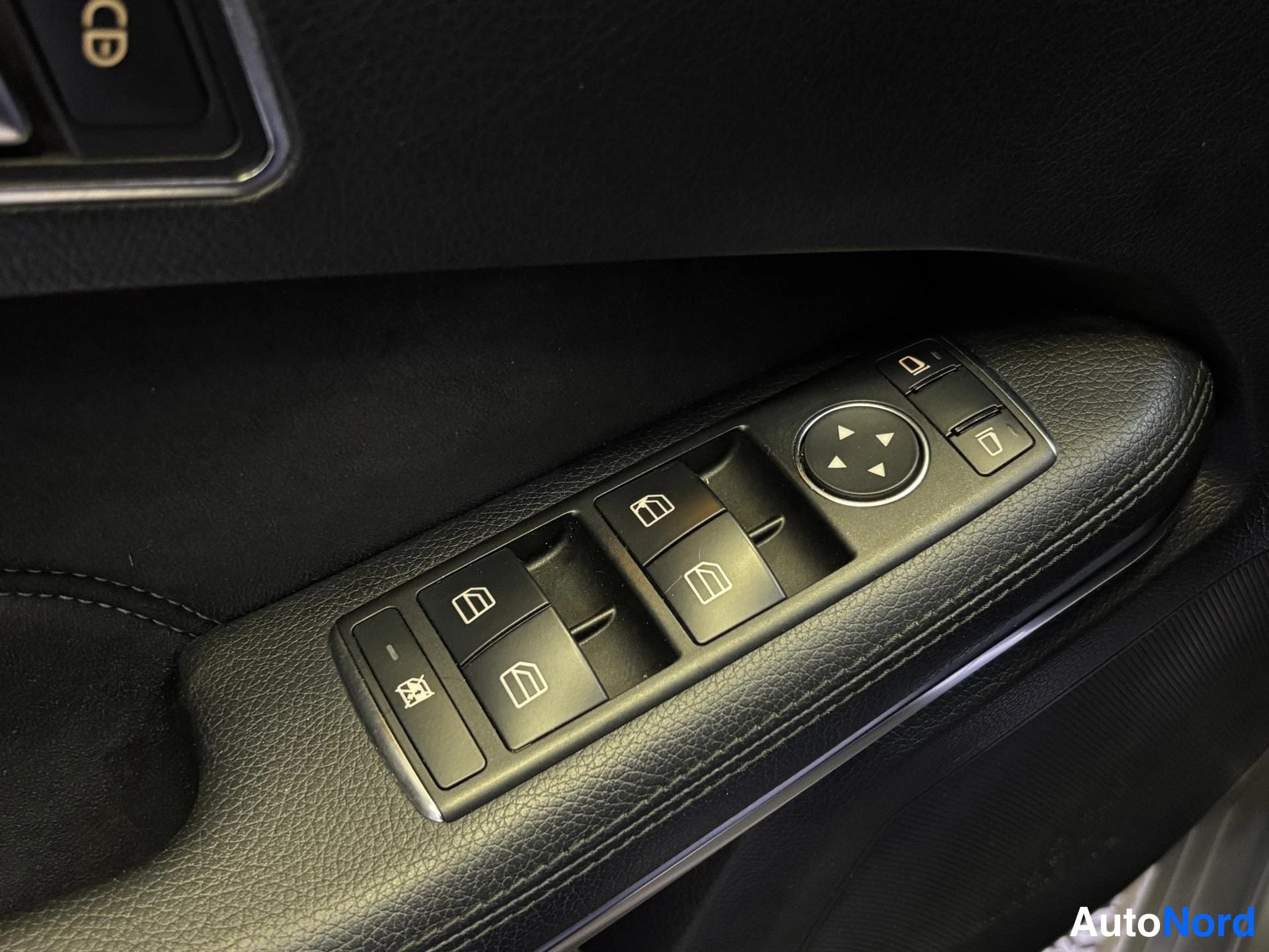 Silver Mercedes-Benz E 2014, detail, photo 15