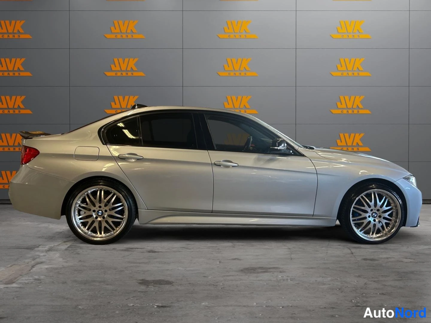 Silver BMW 320i xDrive 2013, rear three-quarter, photo 4