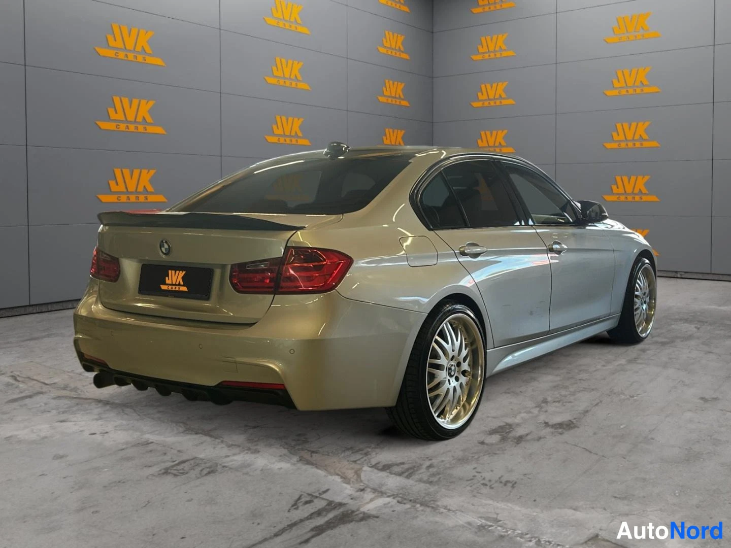 Silver BMW 320i xDrive 2013, rear three-quarter, photo 5