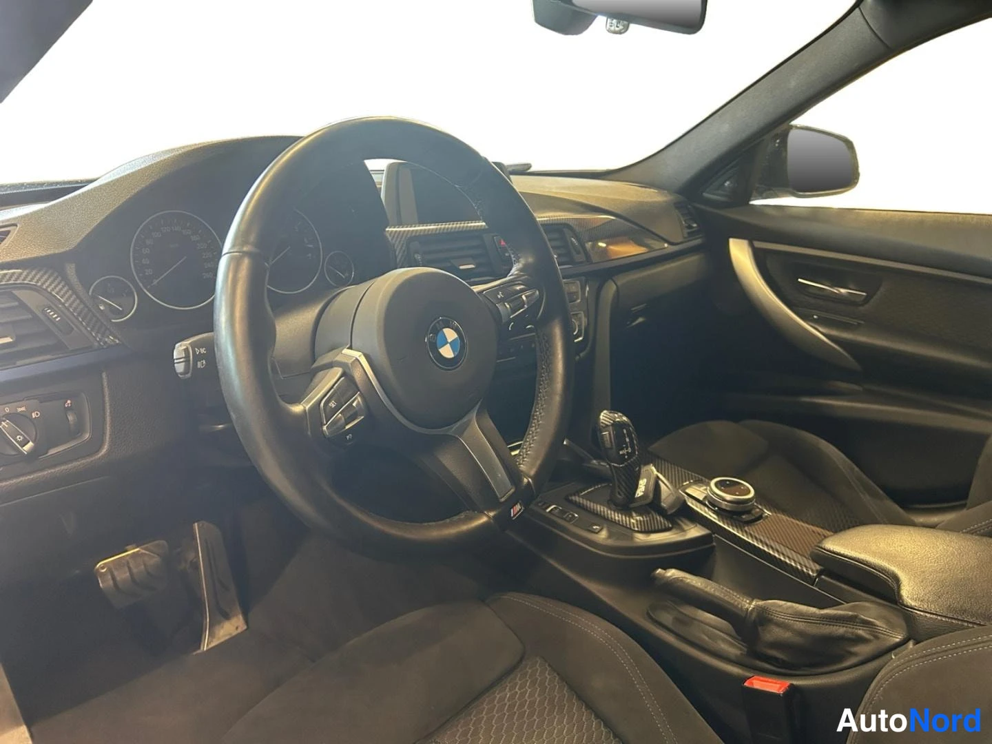 Silver BMW 320i xDrive 2013, cockpit, photo 7