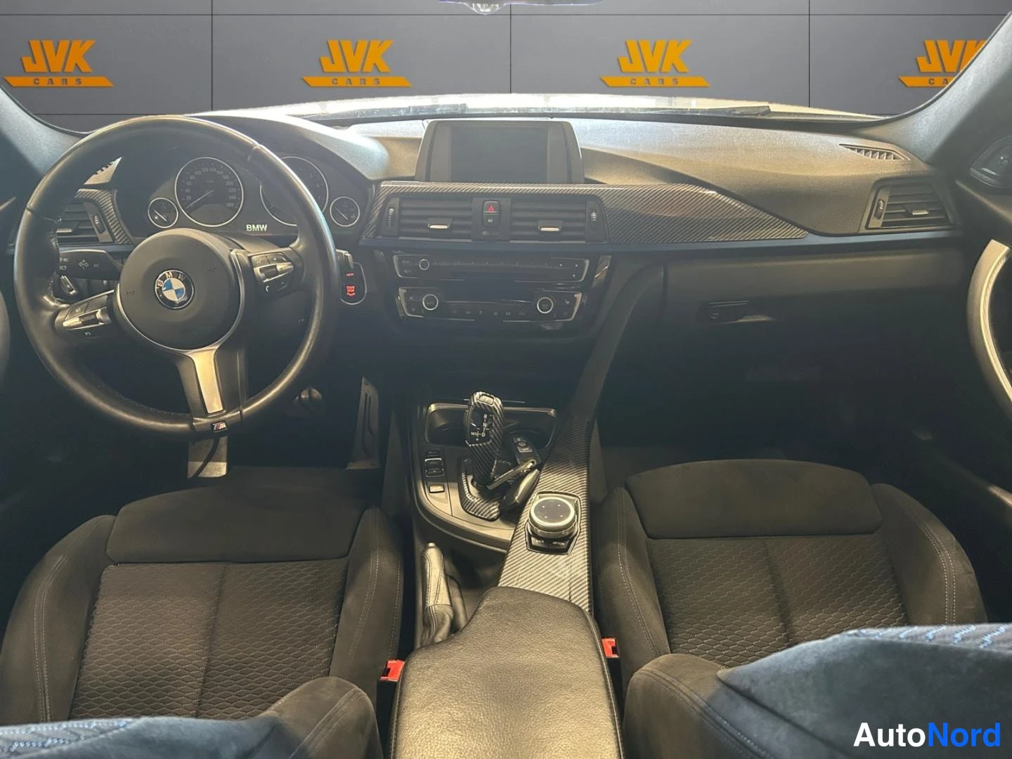 Silver BMW 320i xDrive 2013, cockpit, photo 8