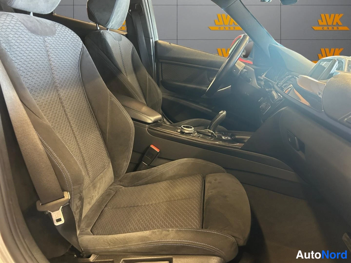 Silver BMW 320i xDrive 2013, front seats, photo 10