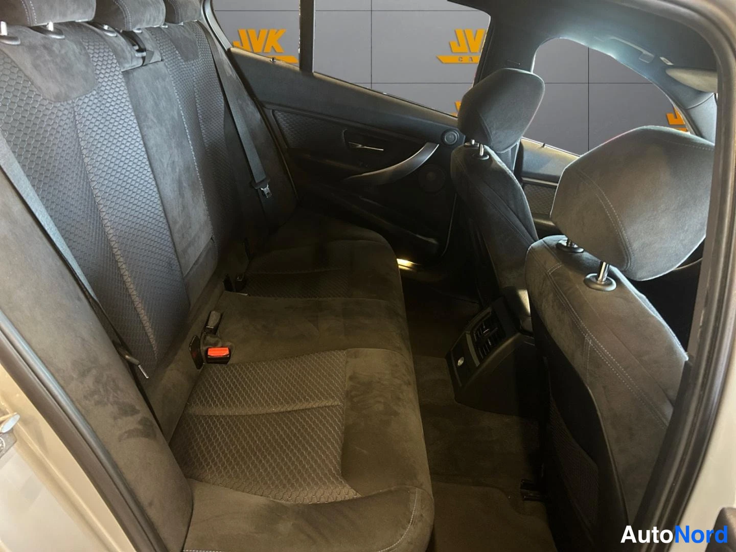 Silver BMW 320i xDrive 2013, rear seats, photo 11