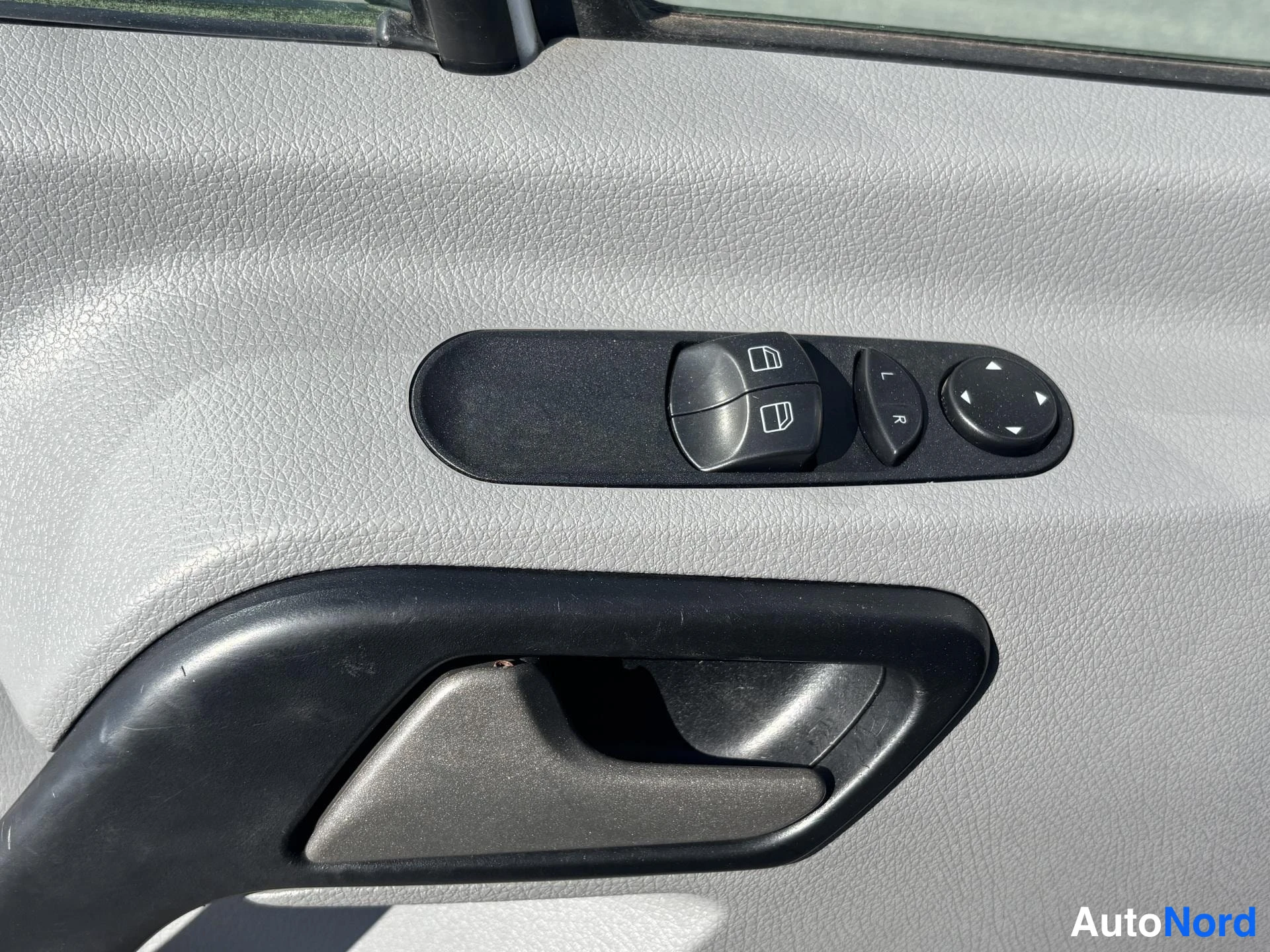 White Mercedes-Benz Sprinter 2014, detail, photo 13