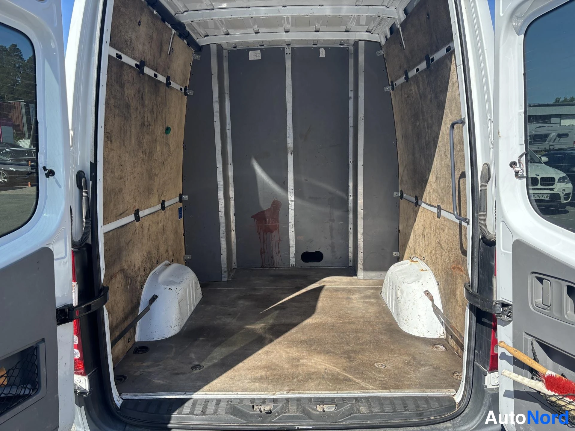 White Mercedes-Benz Sprinter 2014, boot, photo 10