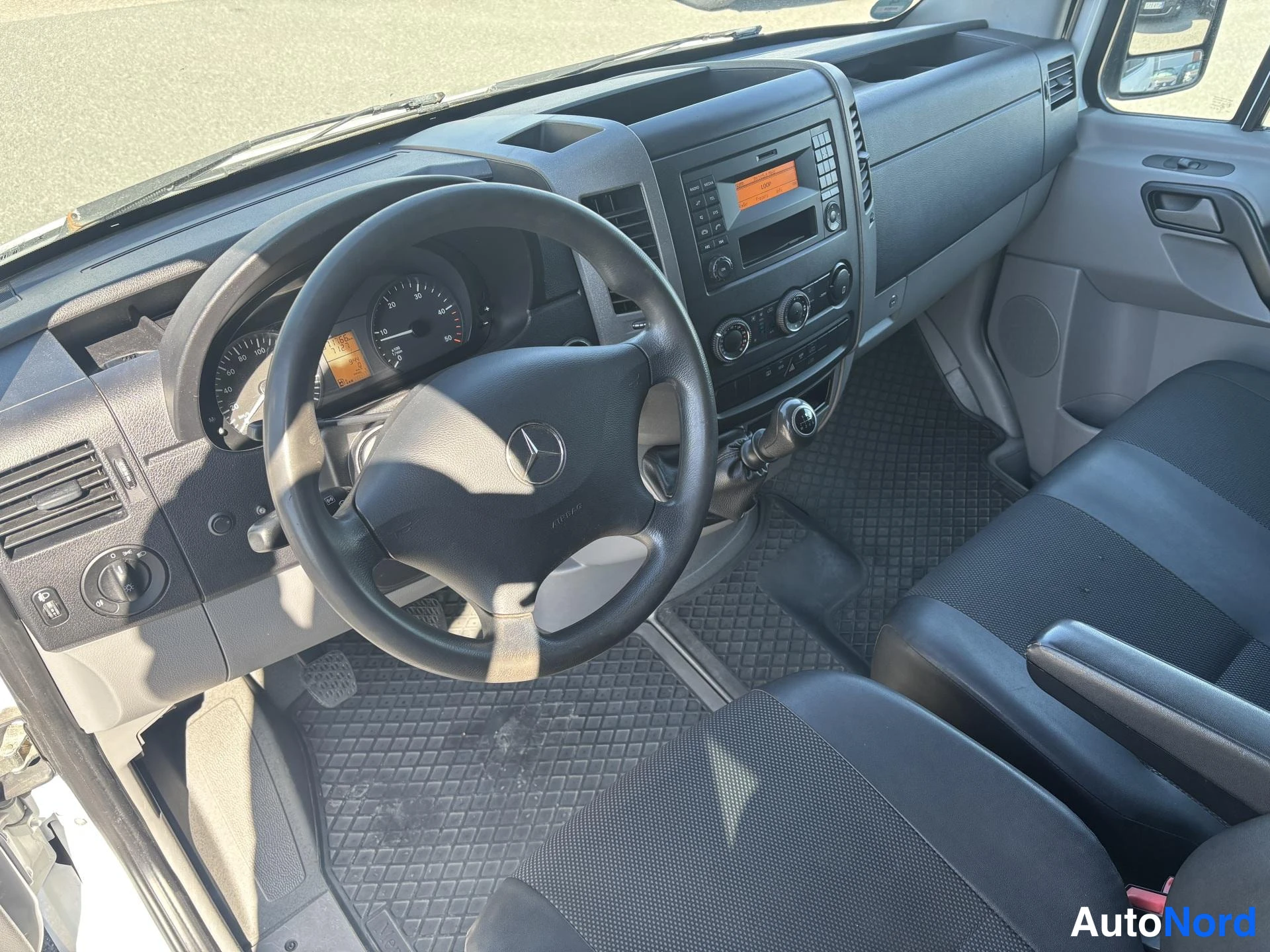 White Mercedes-Benz Sprinter 2014, cockpit, photo 5