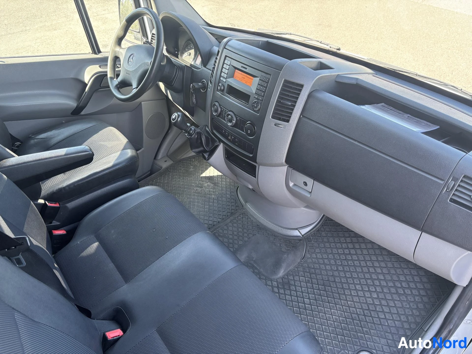 White Mercedes-Benz Sprinter 2014, cockpit, photo 6