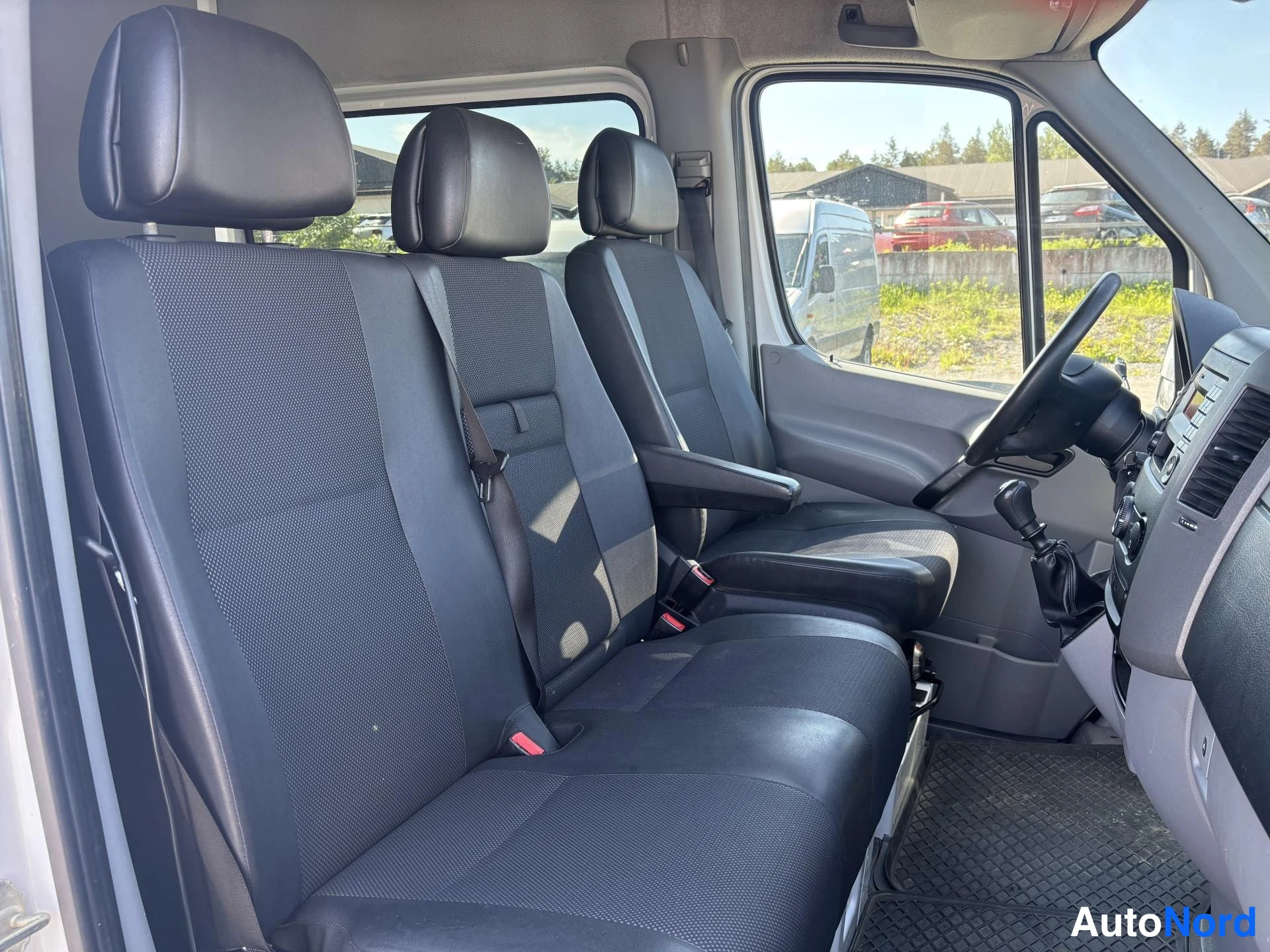 White Mercedes-Benz Sprinter 2014, front seats, photo 8