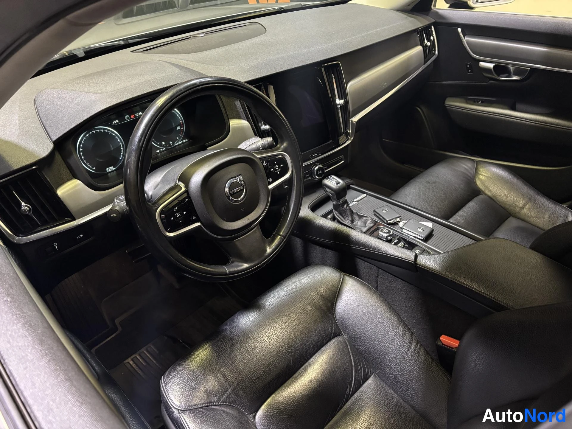 Grey Volvo V90 2018, cockpit, photo 9
