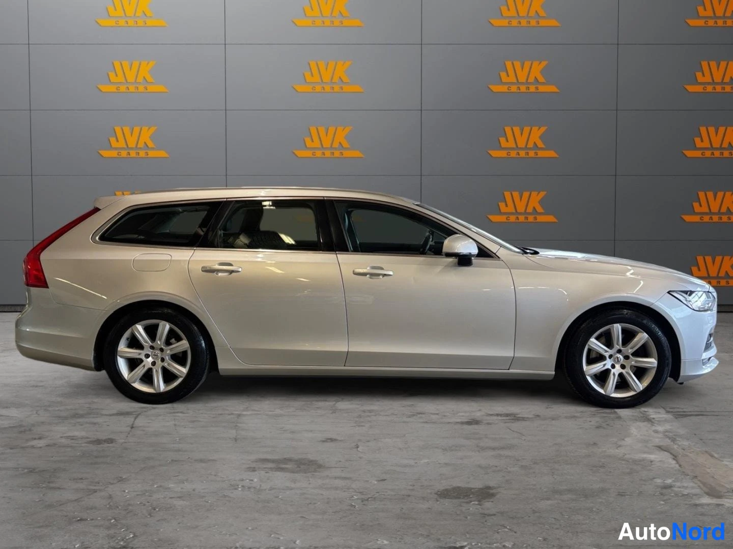 Grey Volvo V90 2018, side, photo 4