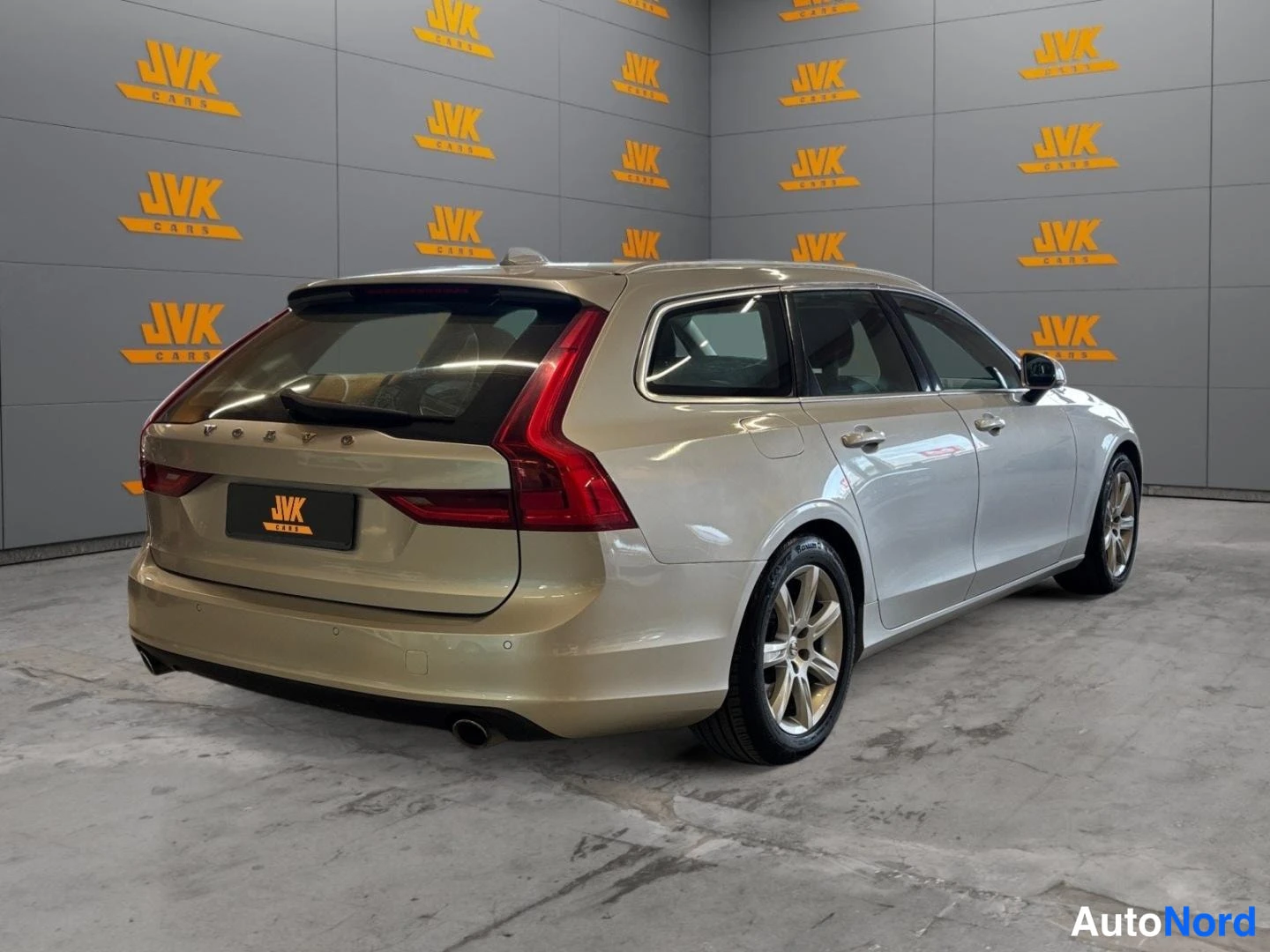 Grey Volvo V90 2018, rear three-quarter, photo 5