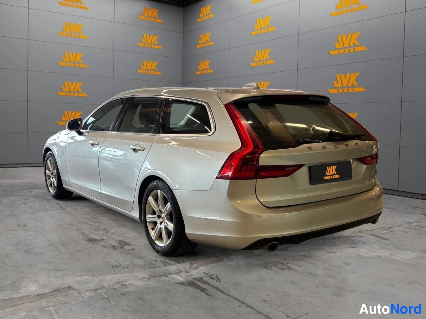 Grey Volvo V90 2018, rear three-quarter, photo 6