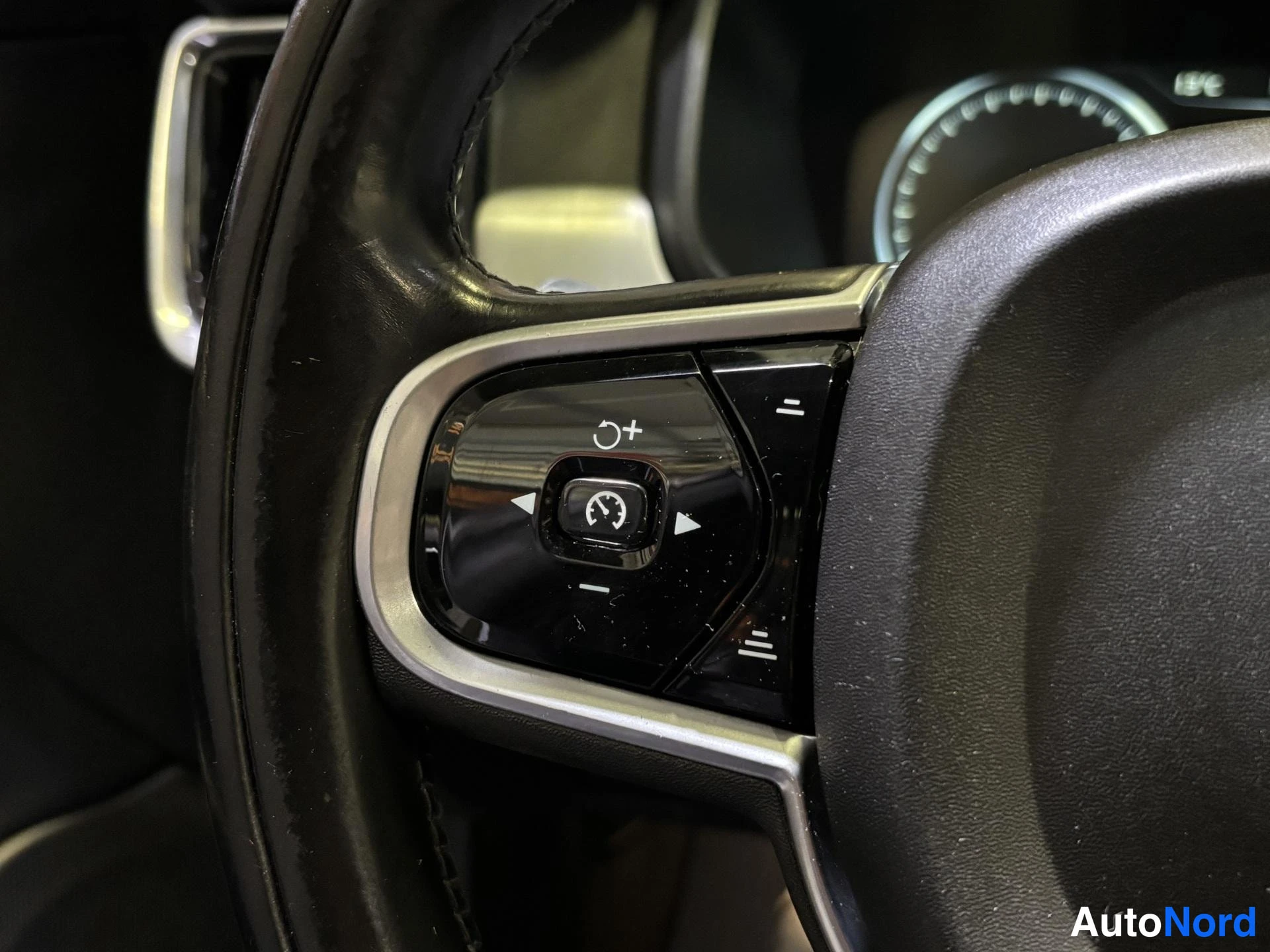 Grey Volvo V90 2018, detail, photo 12