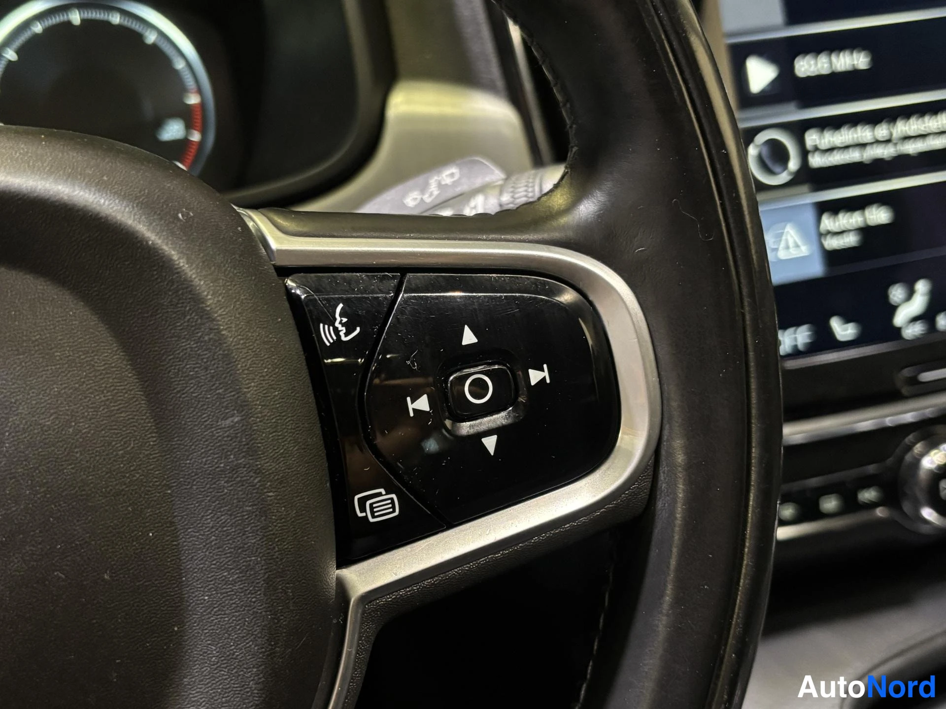 Grey Volvo V90 2018, detail, photo 13