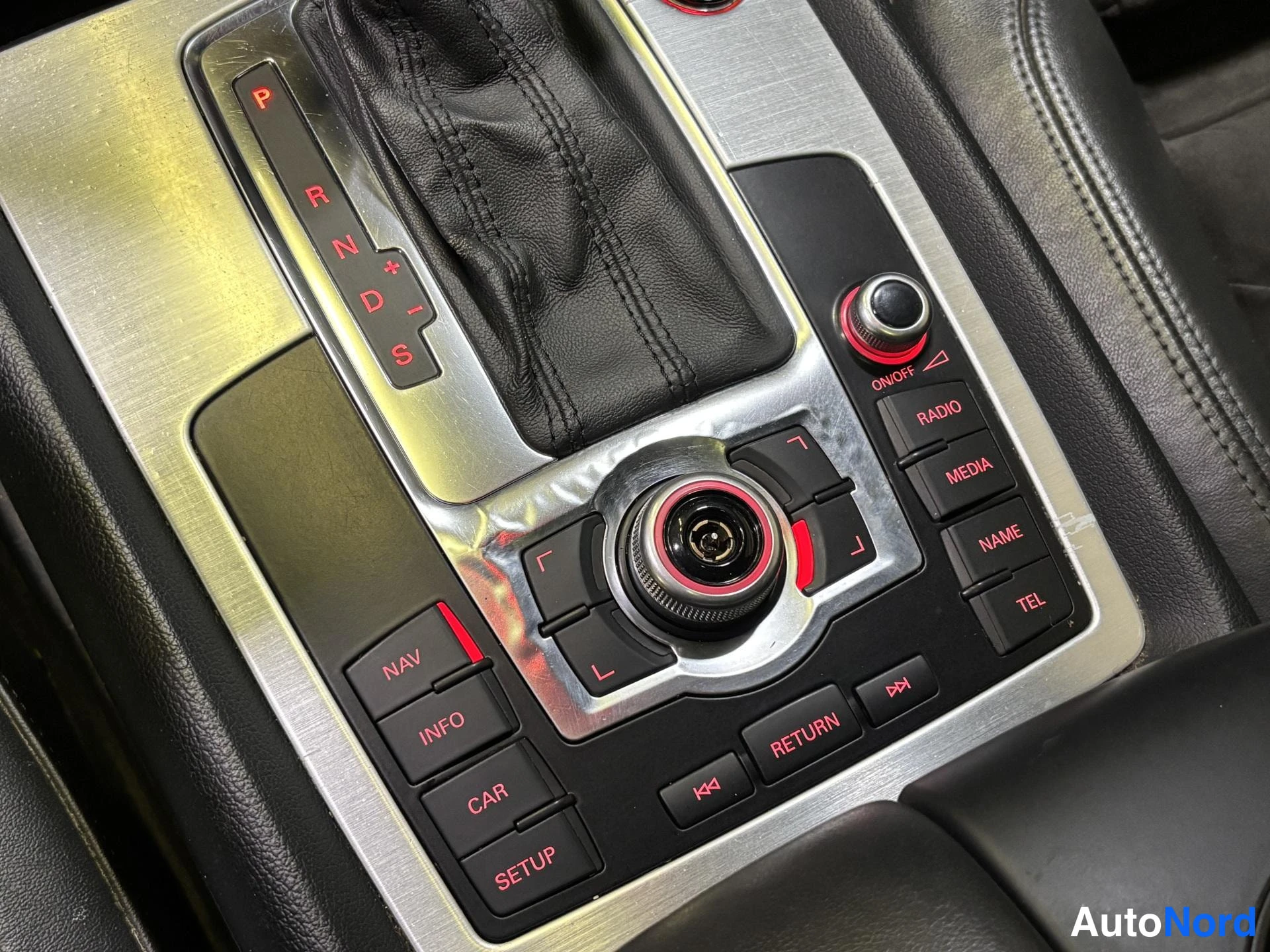 Grey Audi Q7 2010, detail, photo 20