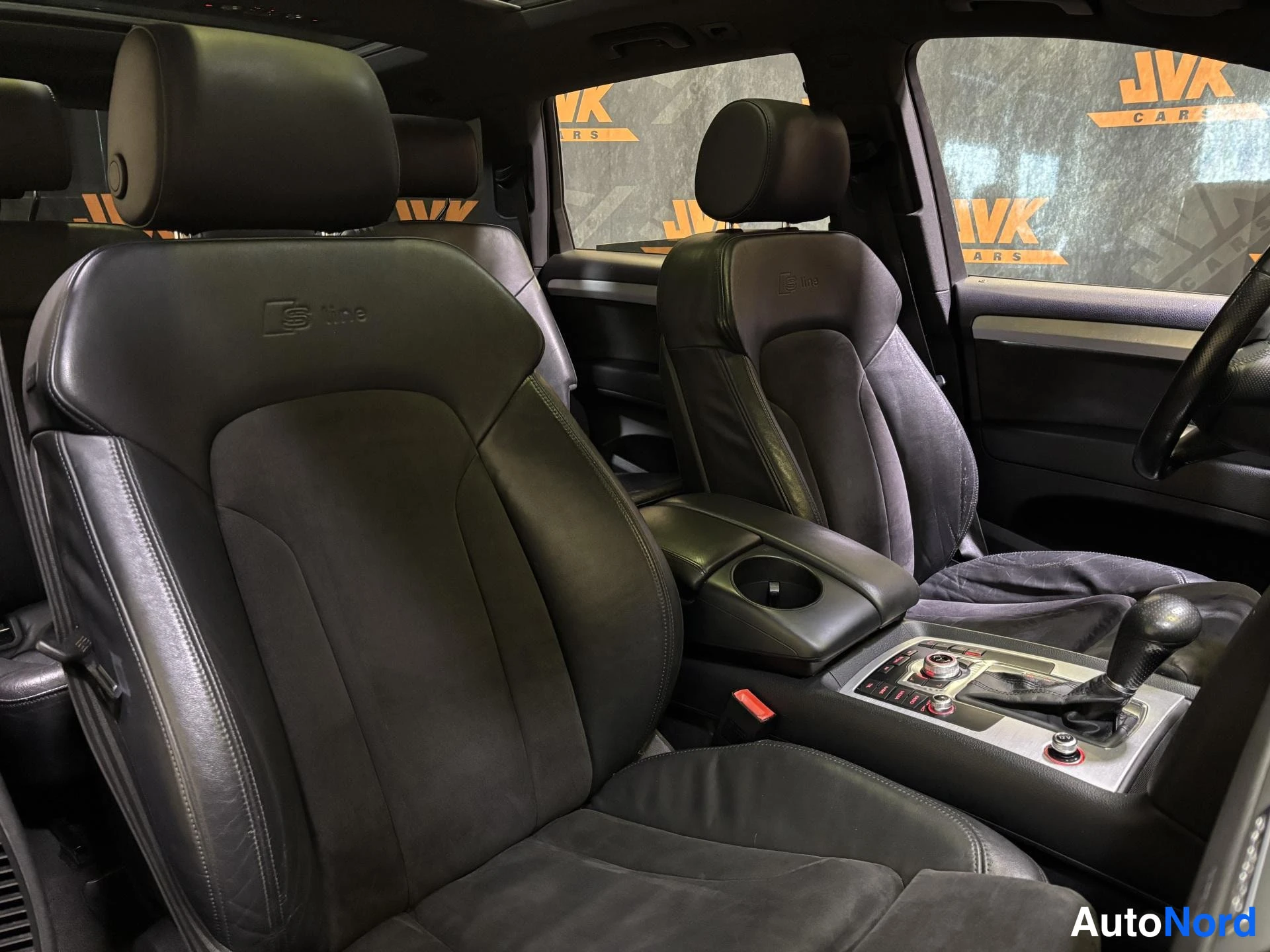 Grey Audi Q7 2010, front seats, photo 9