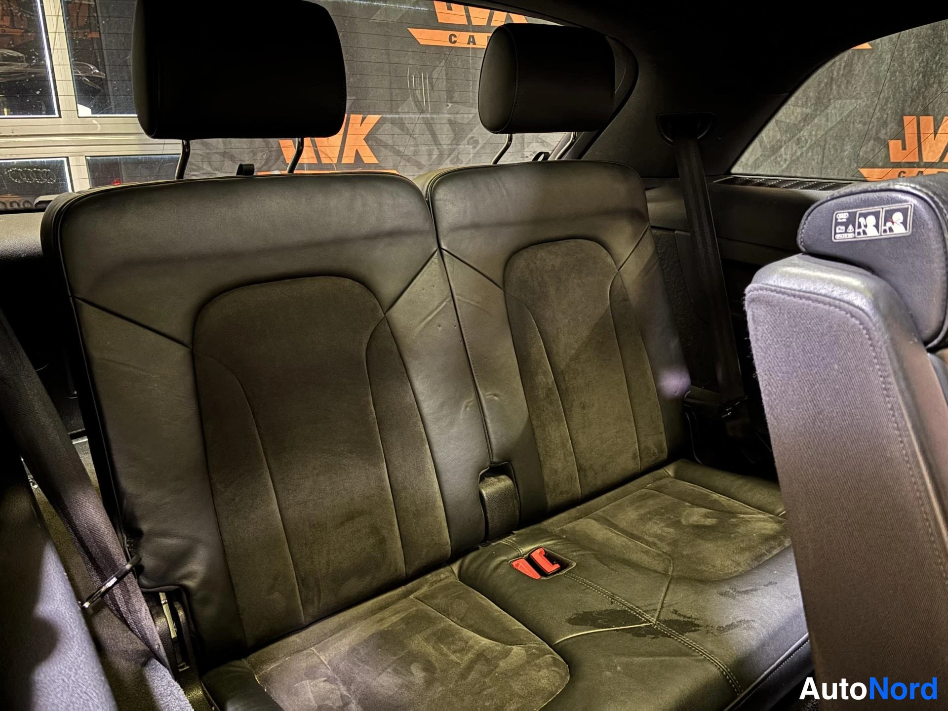 Grey Audi Q7 2010, rear seats, photo 11