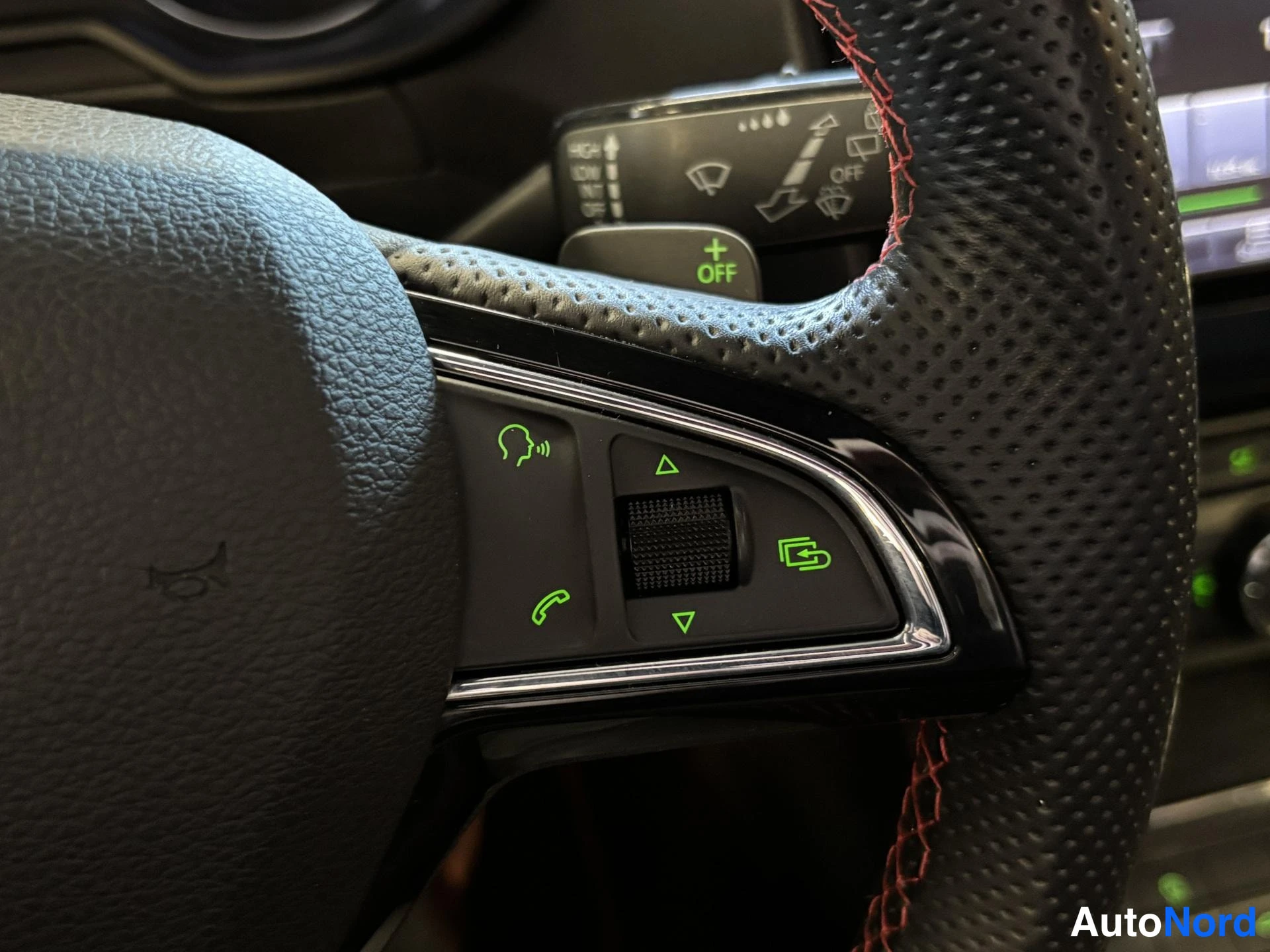 Blue Skoda Octavia 2014, detail, photo 13