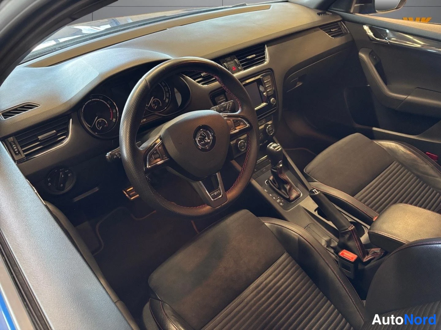 Blue Skoda Octavia 2014, cockpit, photo 7