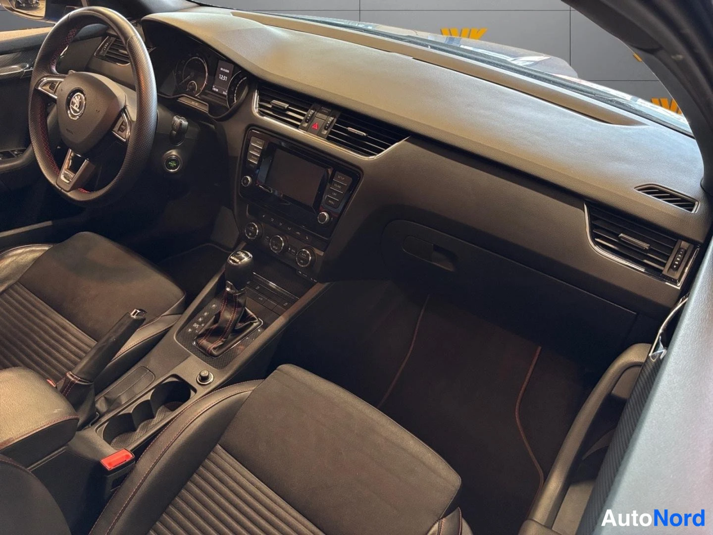 Blue Skoda Octavia 2014, cockpit, photo 9