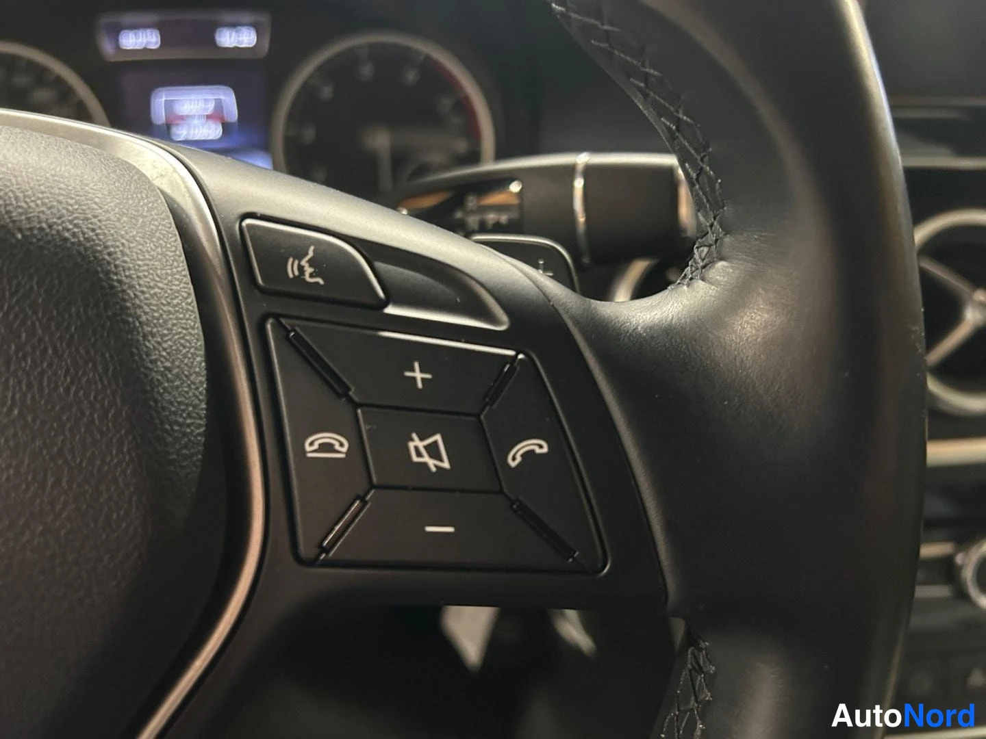 Valkoinen Mercedes-Benz A 2014, yksityiskohta, kuva 13