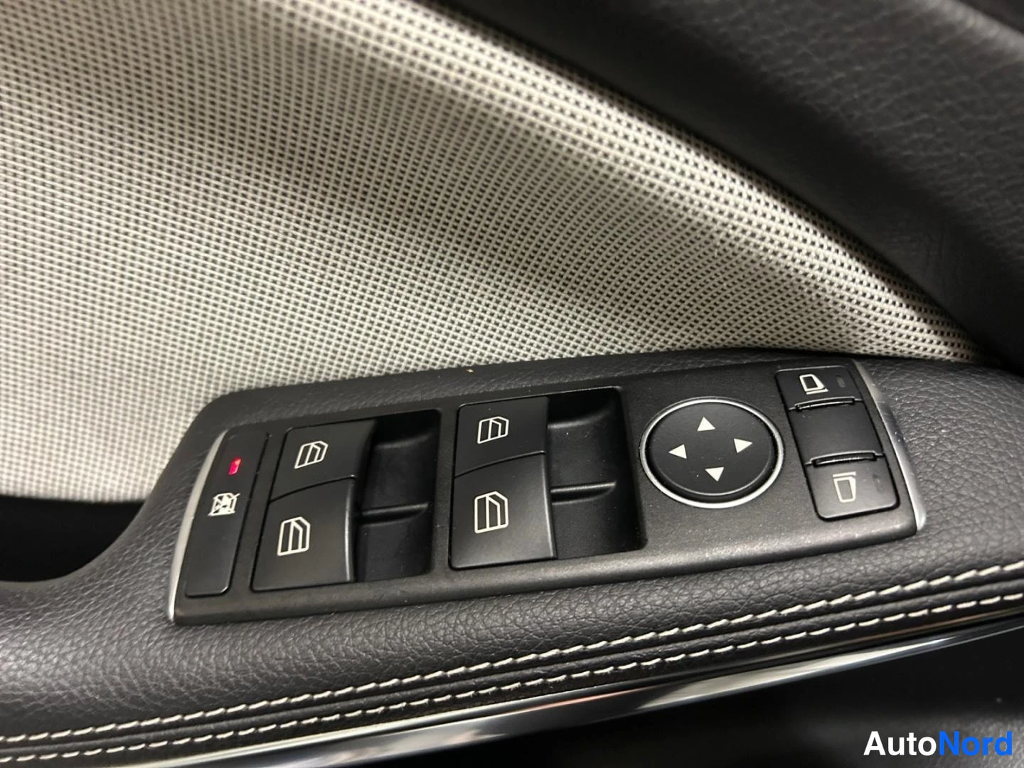 Valkoinen Mercedes-Benz A 2014, yksityiskohta, kuva 18