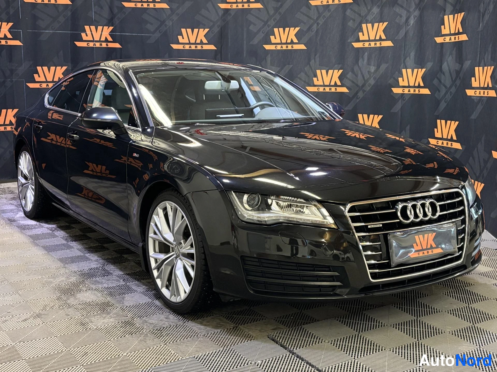 Black Audi A7 2012, front three-quarter, nose to the right, photo 2