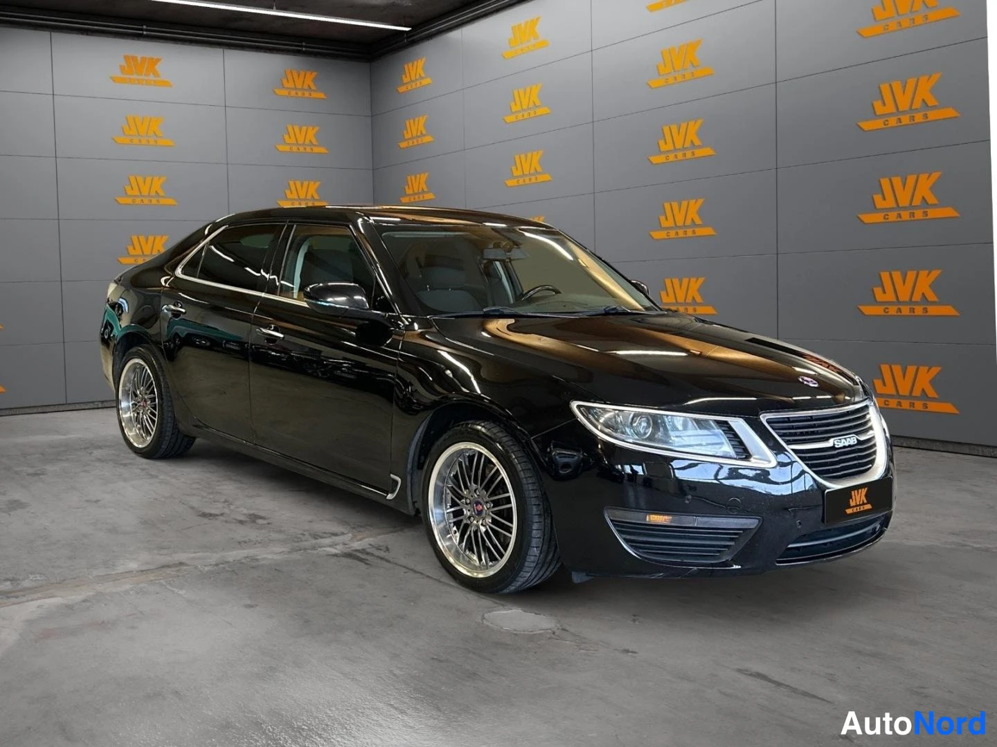 Black Saab 9-5 2011, front three-quarter, nose to the right, photo 3