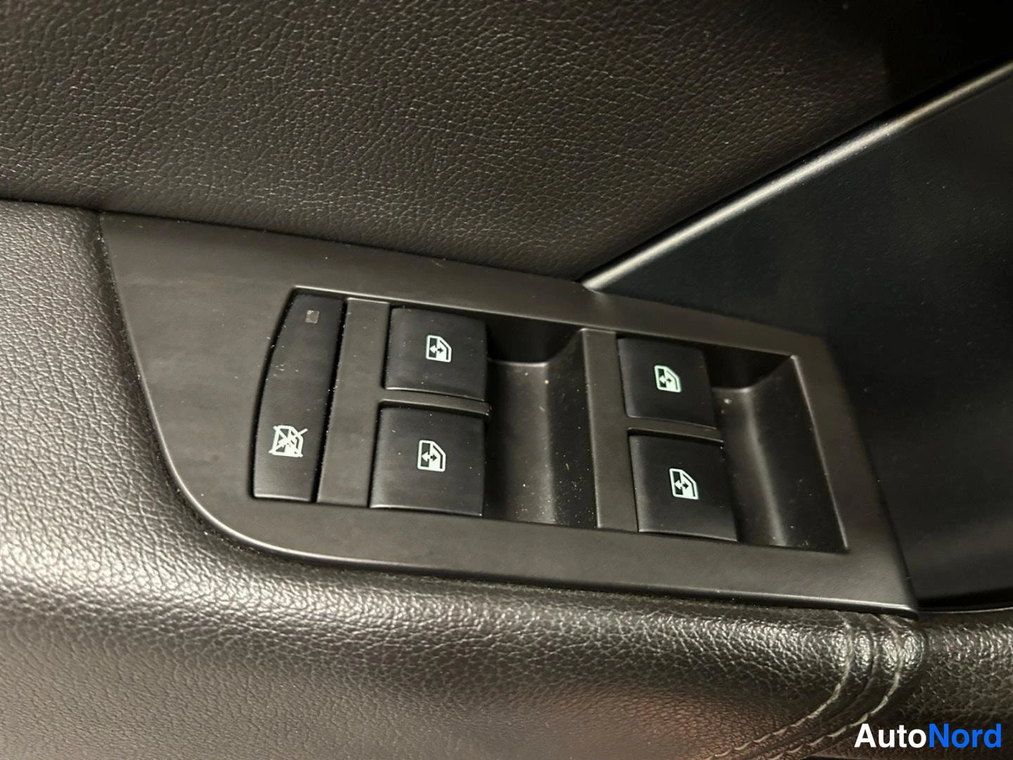 Black Saab 9-5 2011, detail, photo 17