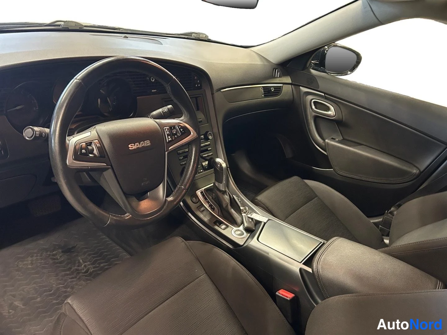 Black Saab 9-5 2011, cockpit, photo 7