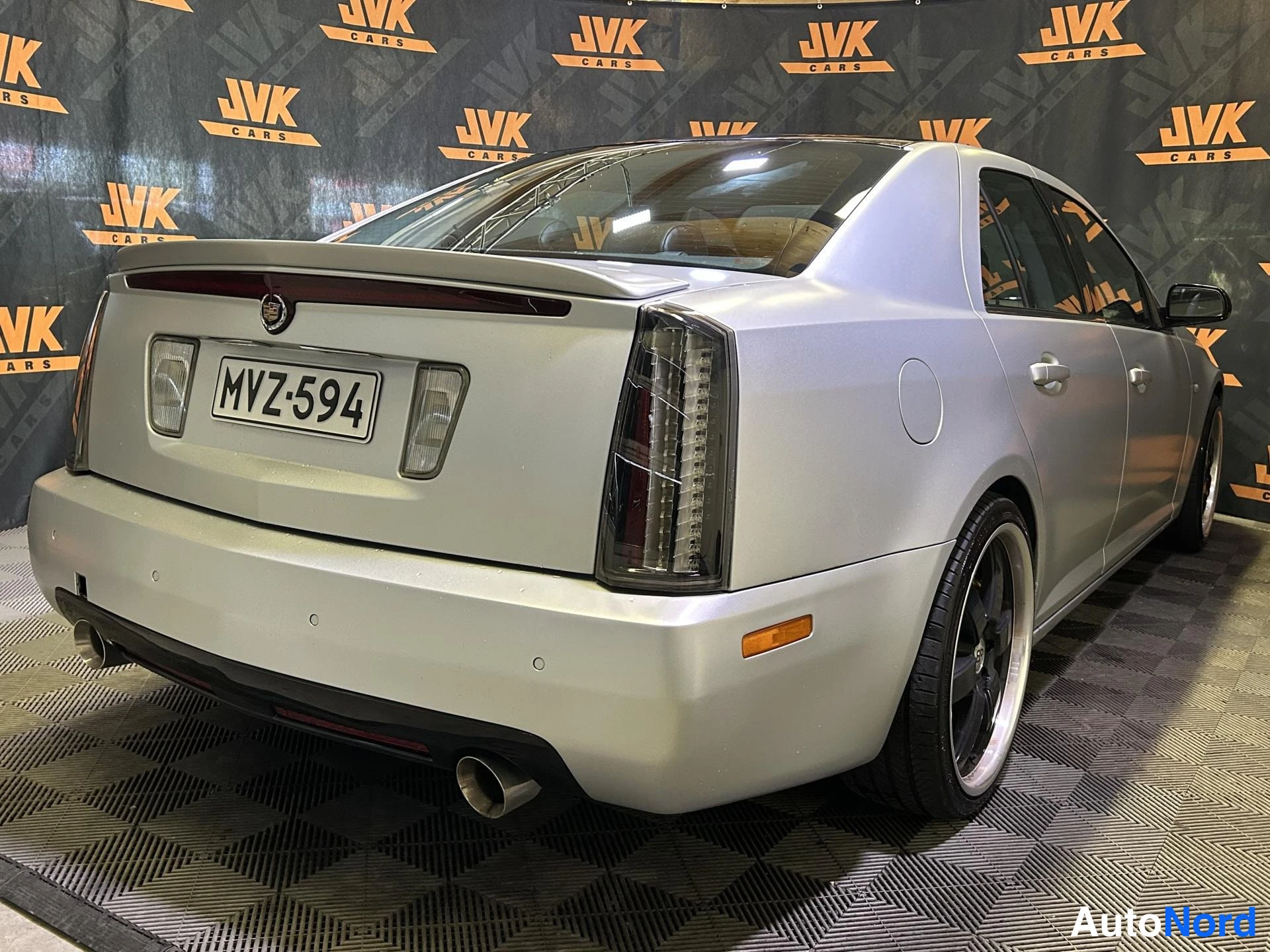 Grey Cadillac STS 2006, rear three-quarter, photo 4