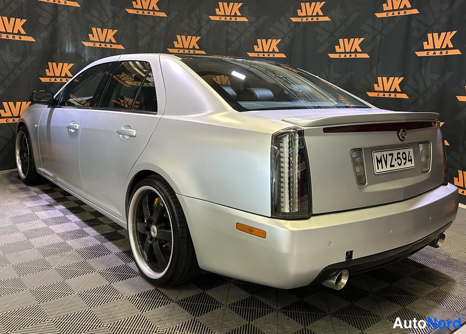Grey Cadillac STS 2006, rear three-quarter, photo 3