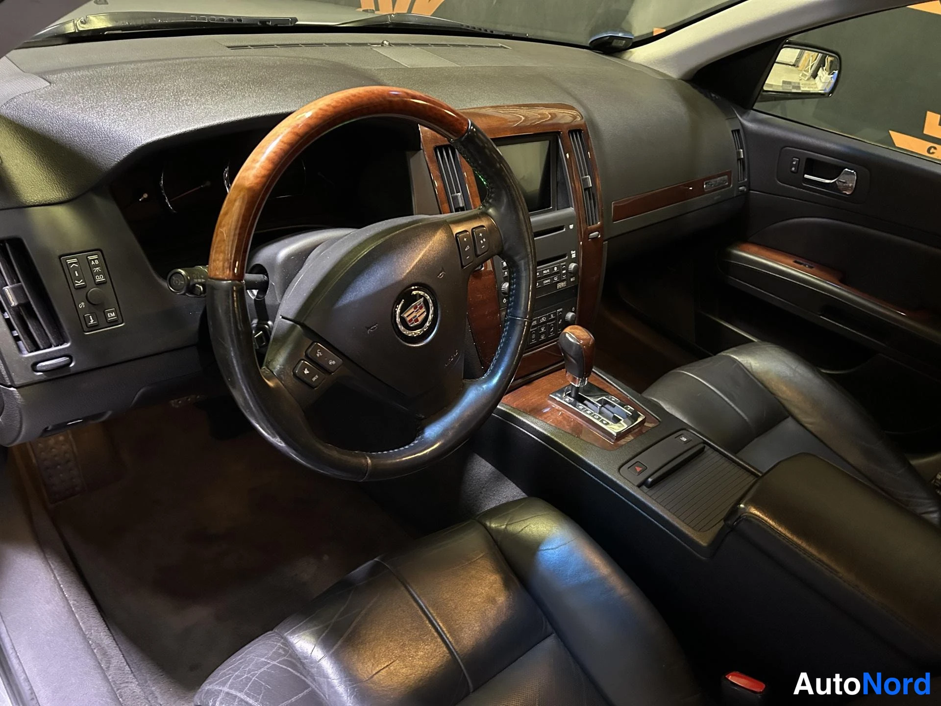 Grey Cadillac STS 2006, cockpit, photo 5