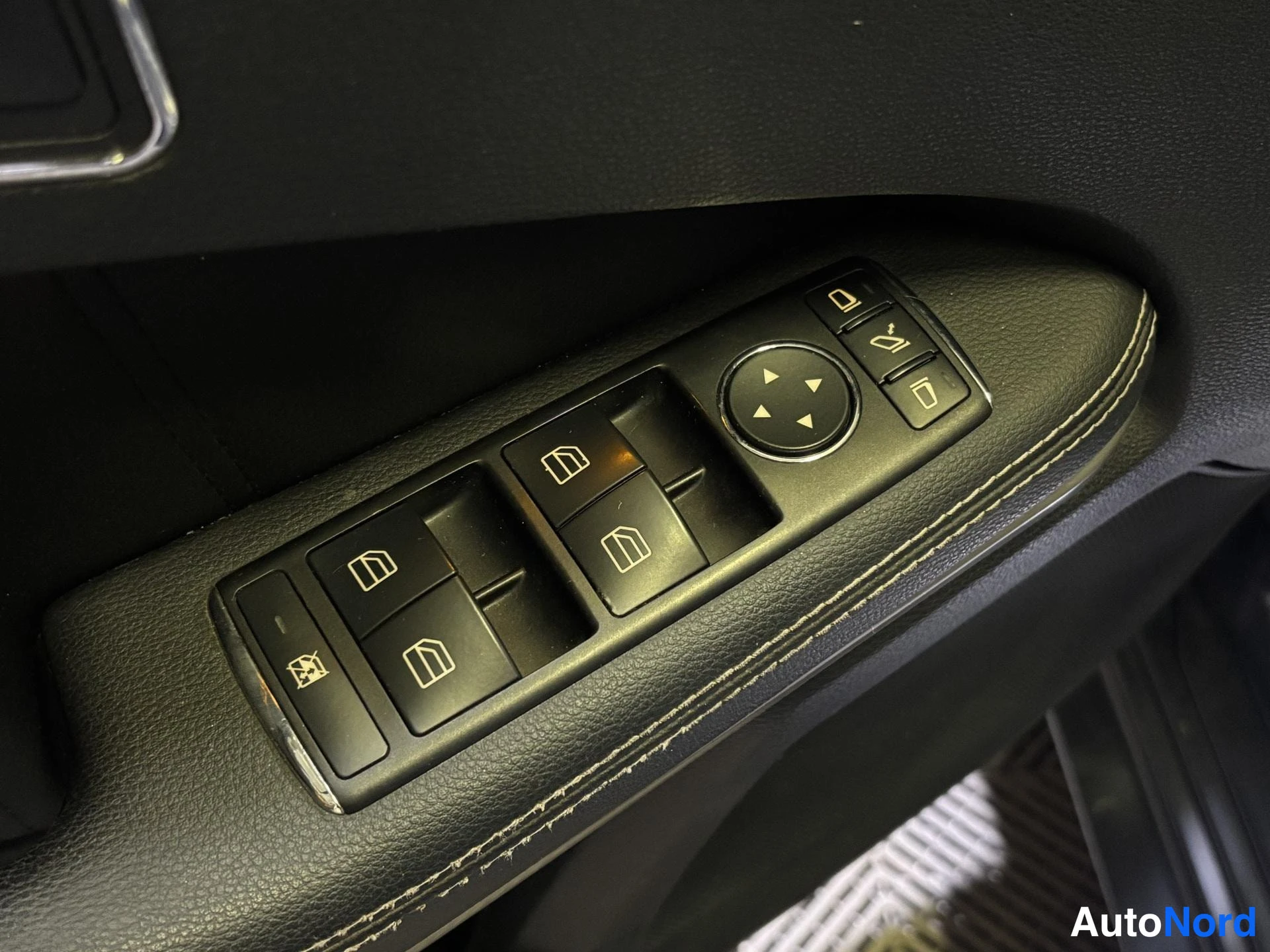 Grey Mercedes-Benz E 2010, detail, photo 12