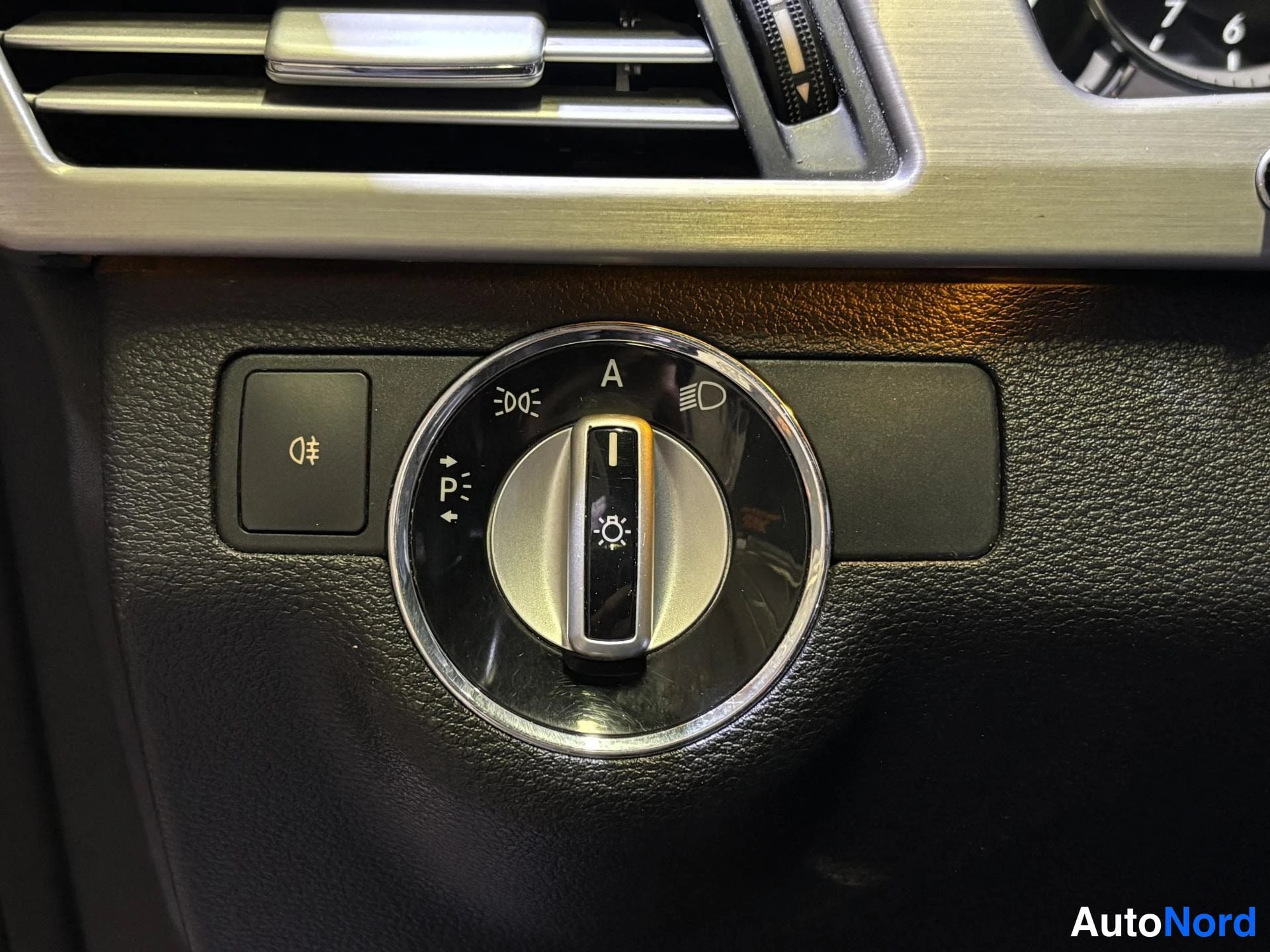 Grey Mercedes-Benz E 2010, detail, photo 13