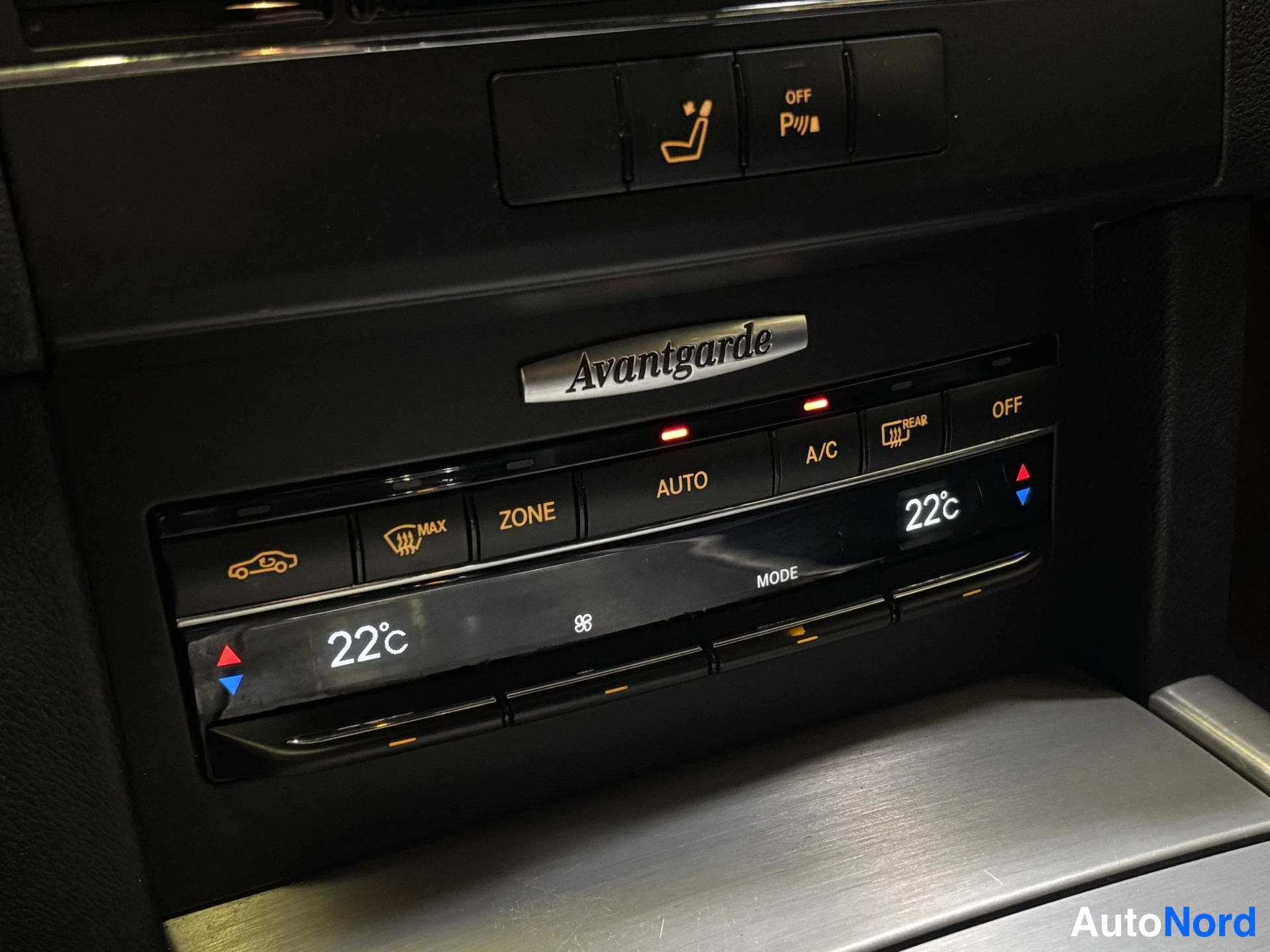 Grey Mercedes-Benz E 2010, detail, photo 16