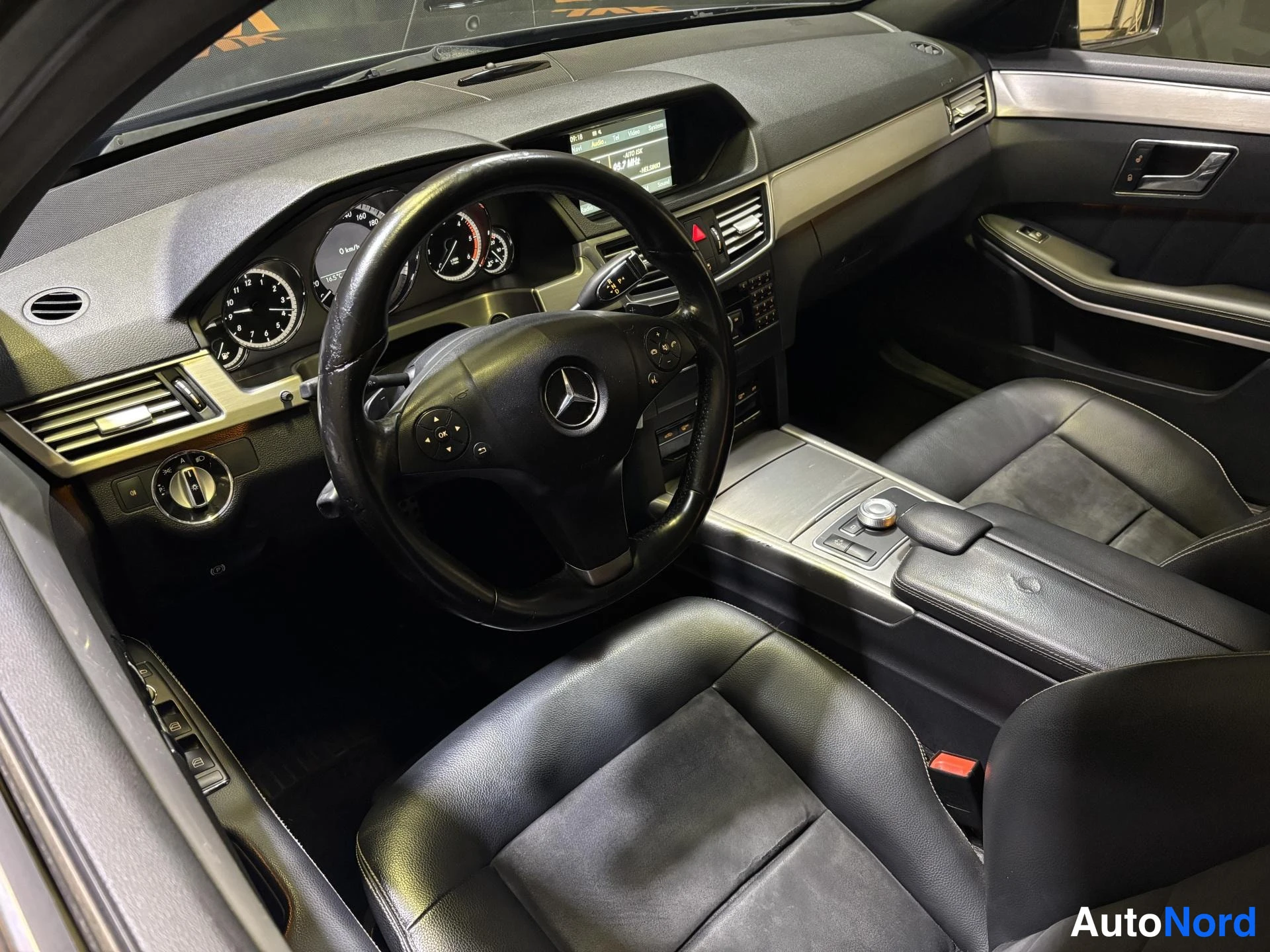 Grey Mercedes-Benz E 2010, cockpit, photo 5