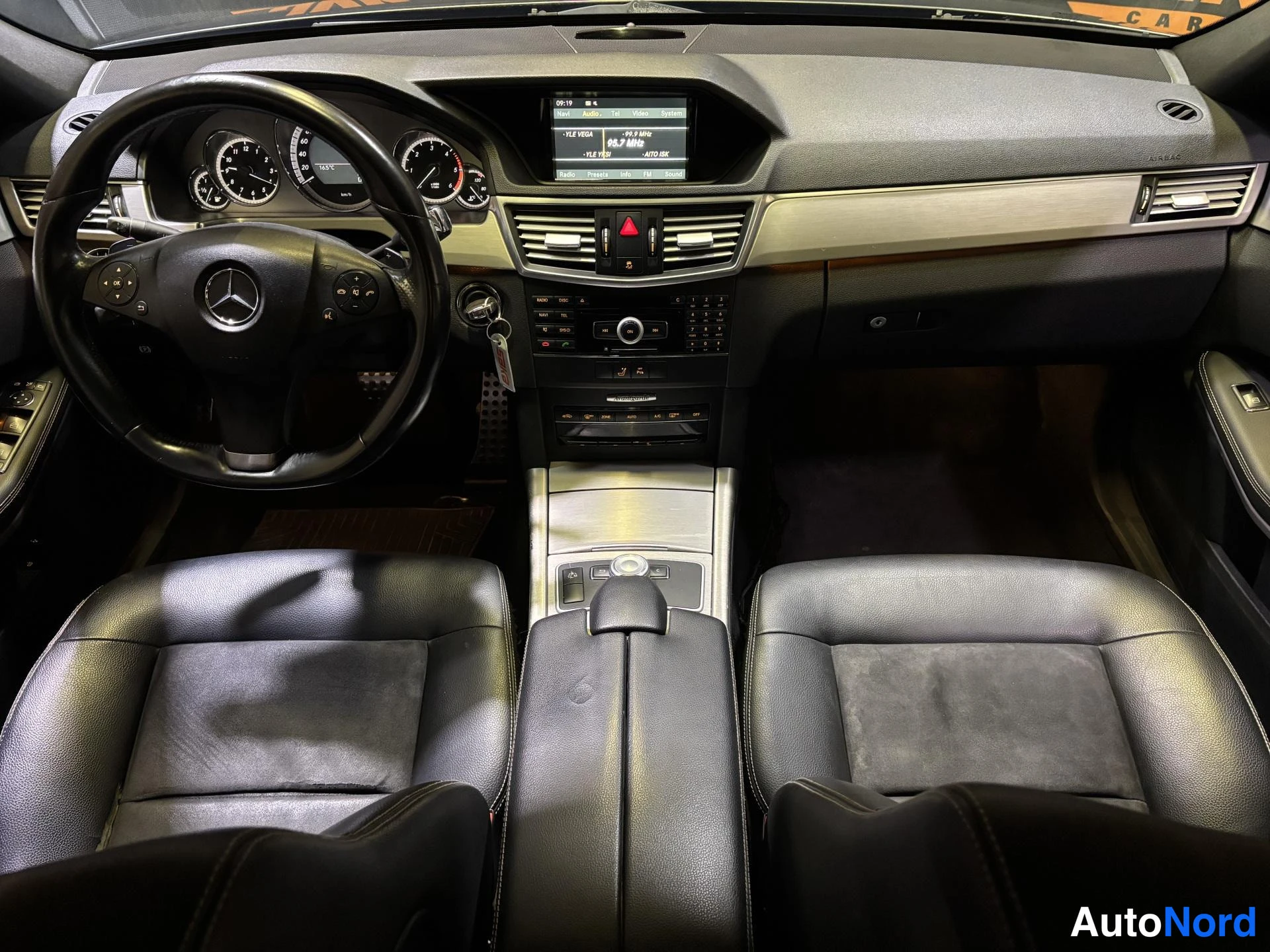Grey Mercedes-Benz E 2010, cockpit, photo 7