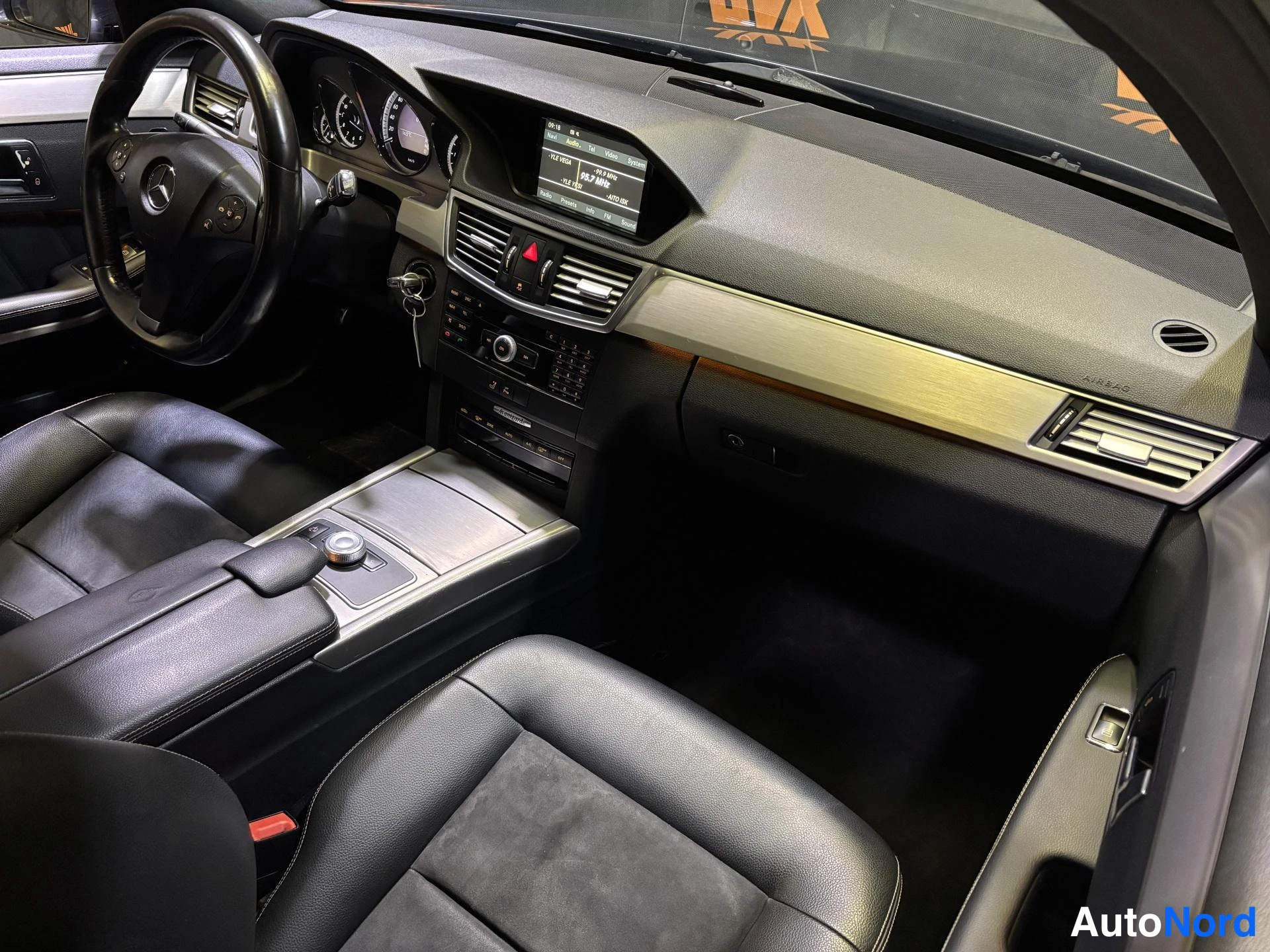 Grey Mercedes-Benz E 2010, cockpit, photo 8