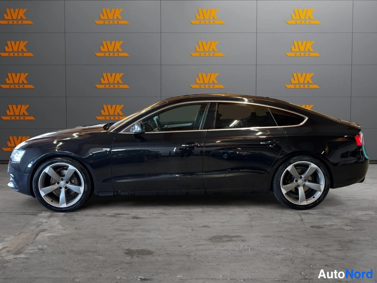 Black Audi A5 2012, front three-quarter, nose to the left, photo 2