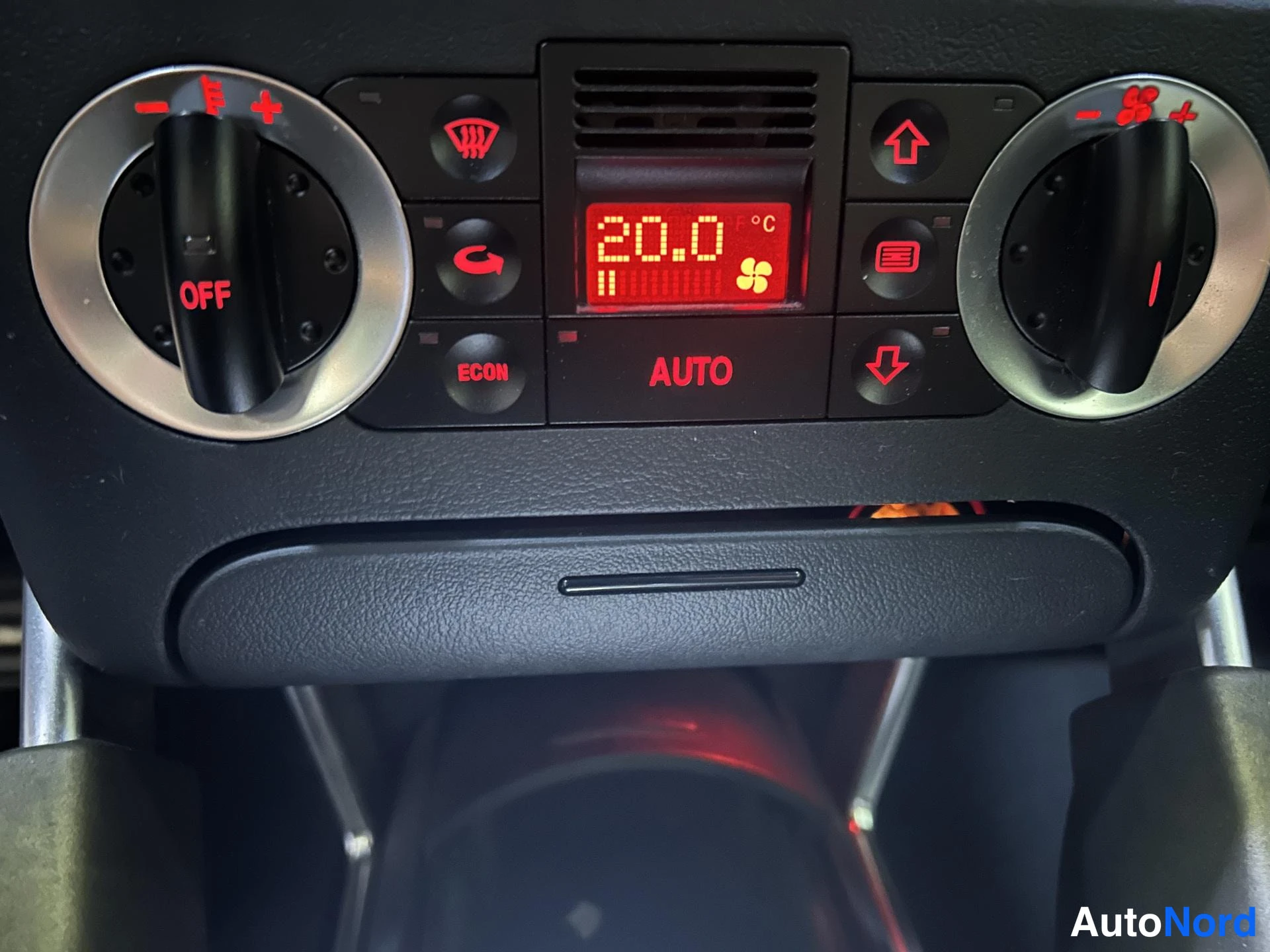 Black Audi TT 2005, detail, photo 12