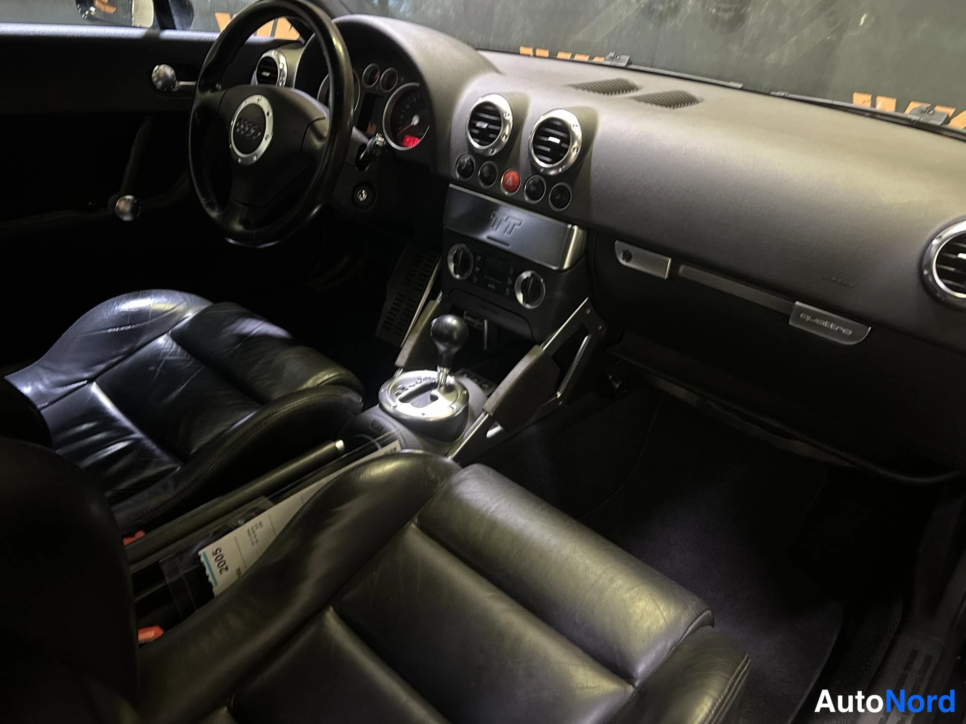 Black Audi TT 2005, cockpit, photo 8