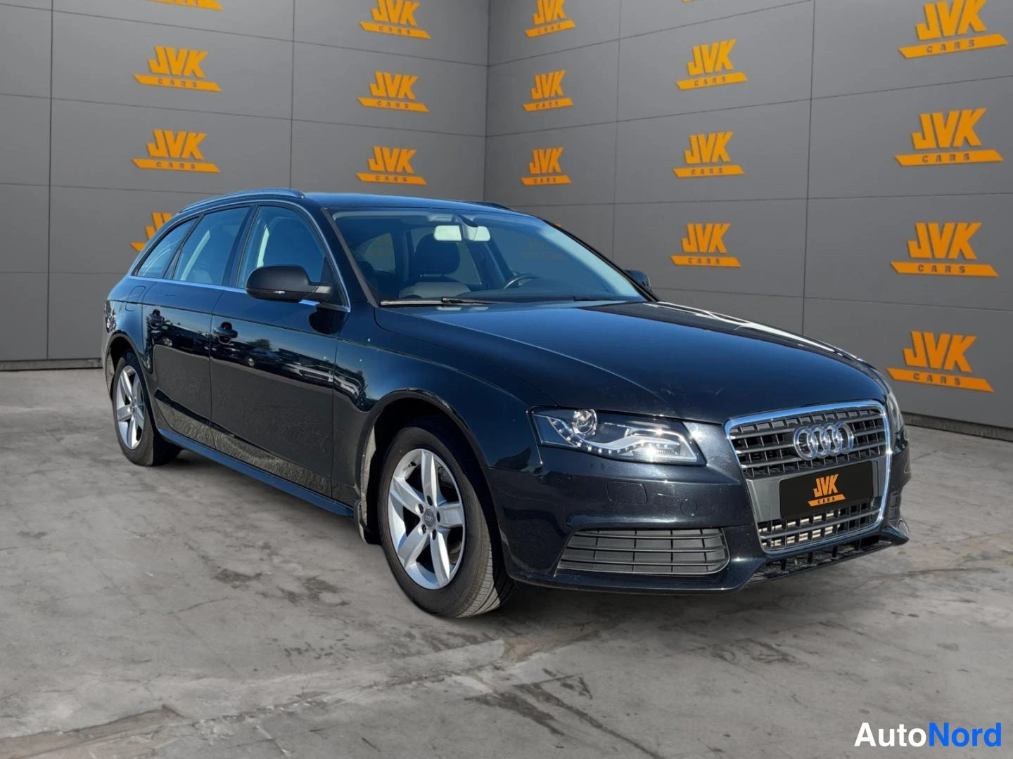 Black Audi A4 2012, front three-quarter, nose to the right, photo 2