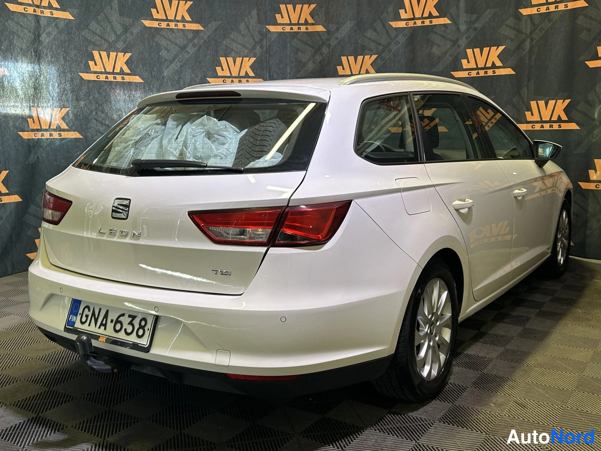 White Seat Leon ST 2017, rear three-quarter, photo 3