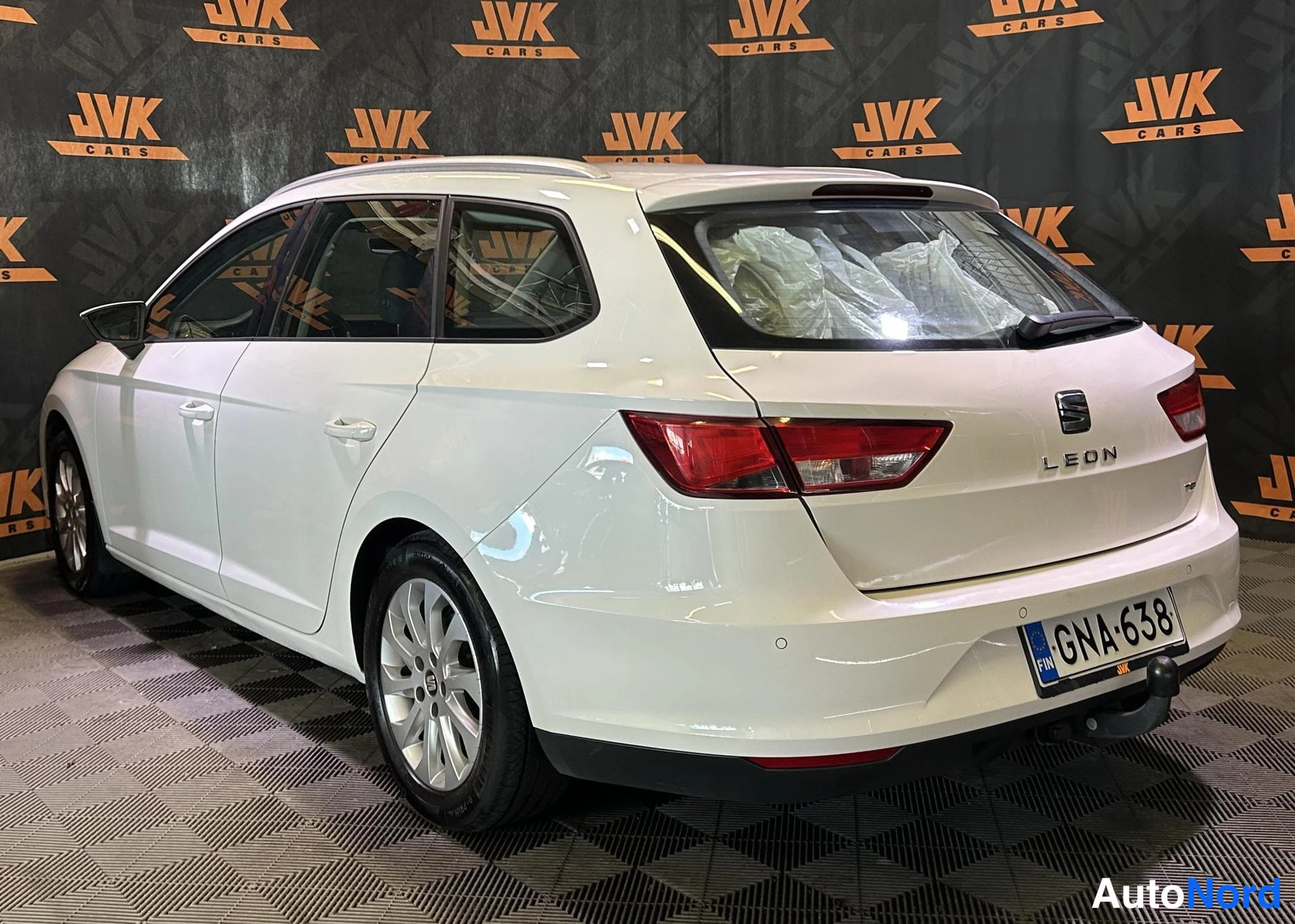 White Seat Leon ST 2017, rear three-quarter, photo 4