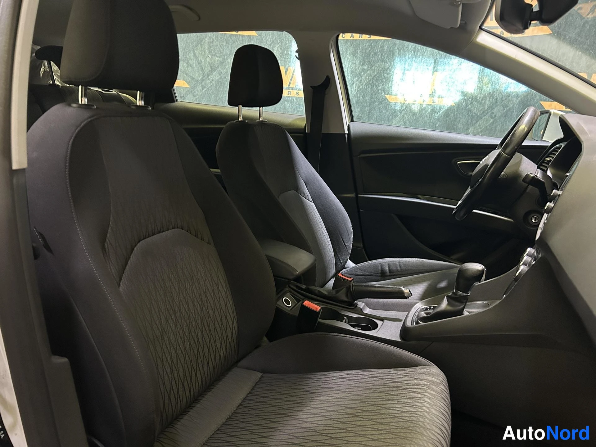 White Seat Leon ST 2017, front seats, photo 8