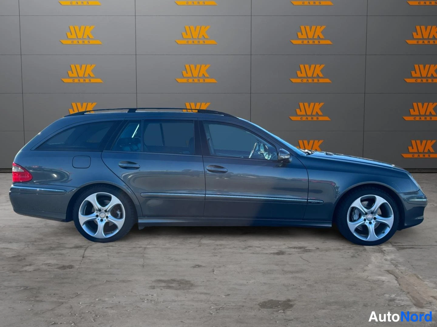 Grey Mercedes-Benz E 2007, side, photo 3